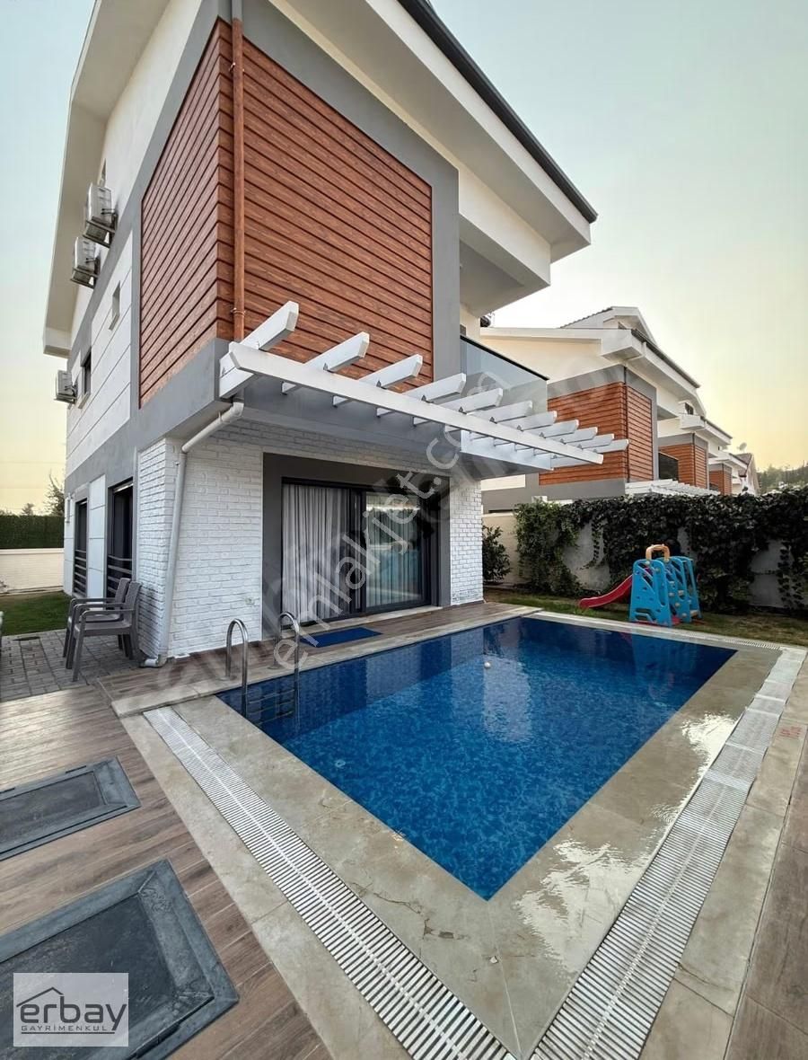 Karagedik'te 4+1 Yıllık Kiralık Villa - Görsel 28