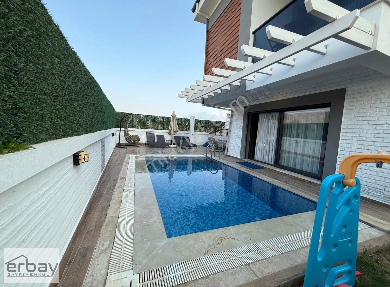 Karagedik'te 4+1 Yıllık Kiralık Villa - Görsel 27