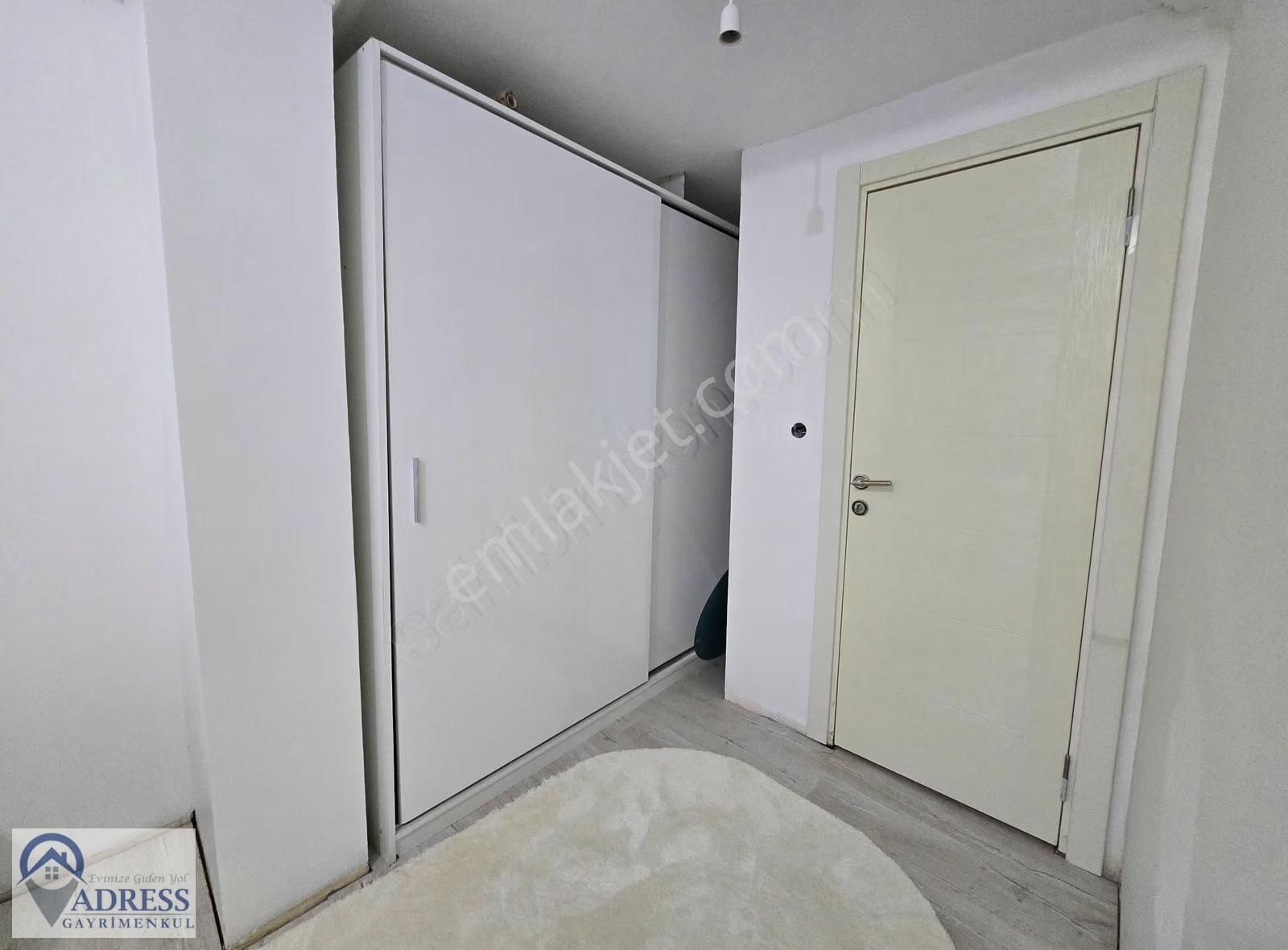 Tepe Üsütünde İçi Komple Yenilenmiş 2+1 Daire Çok Güzel Konumda - Görsel 14