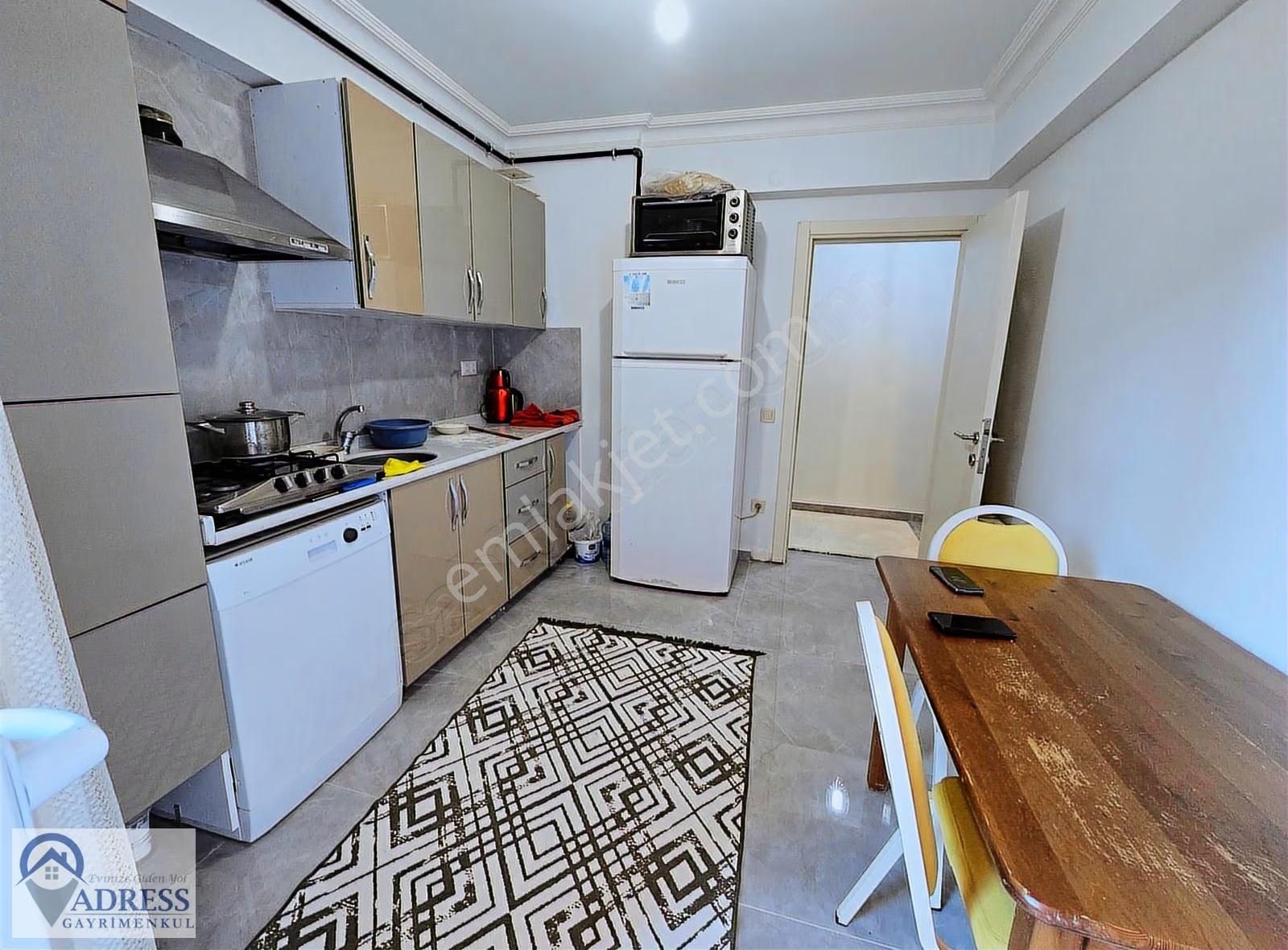 Tepe Üsütünde İçi Komple Yenilenmiş 2+1 Daire Çok Güzel Konumda - Görsel 6