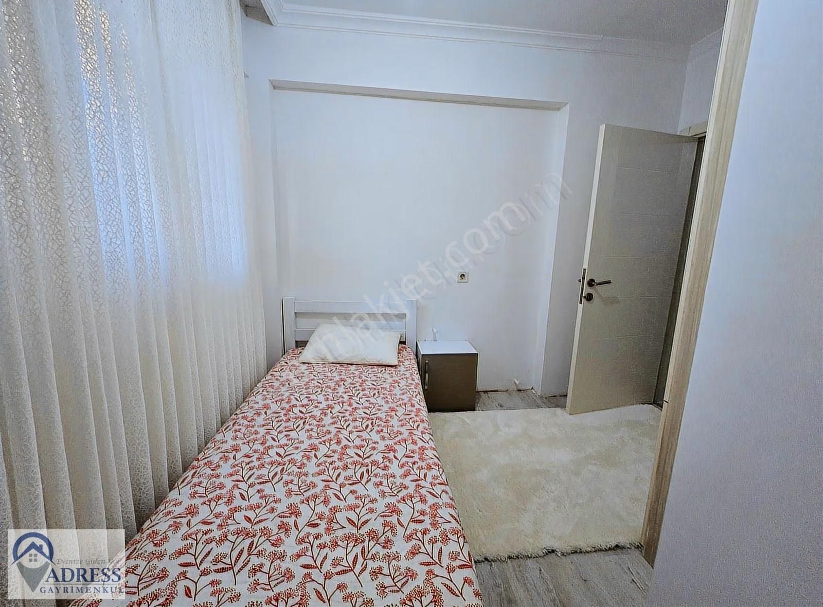 Tepe Üsütünde İçi Komple Yenilenmiş 2+1 Daire Çok Güzel Konumda - Görsel 5