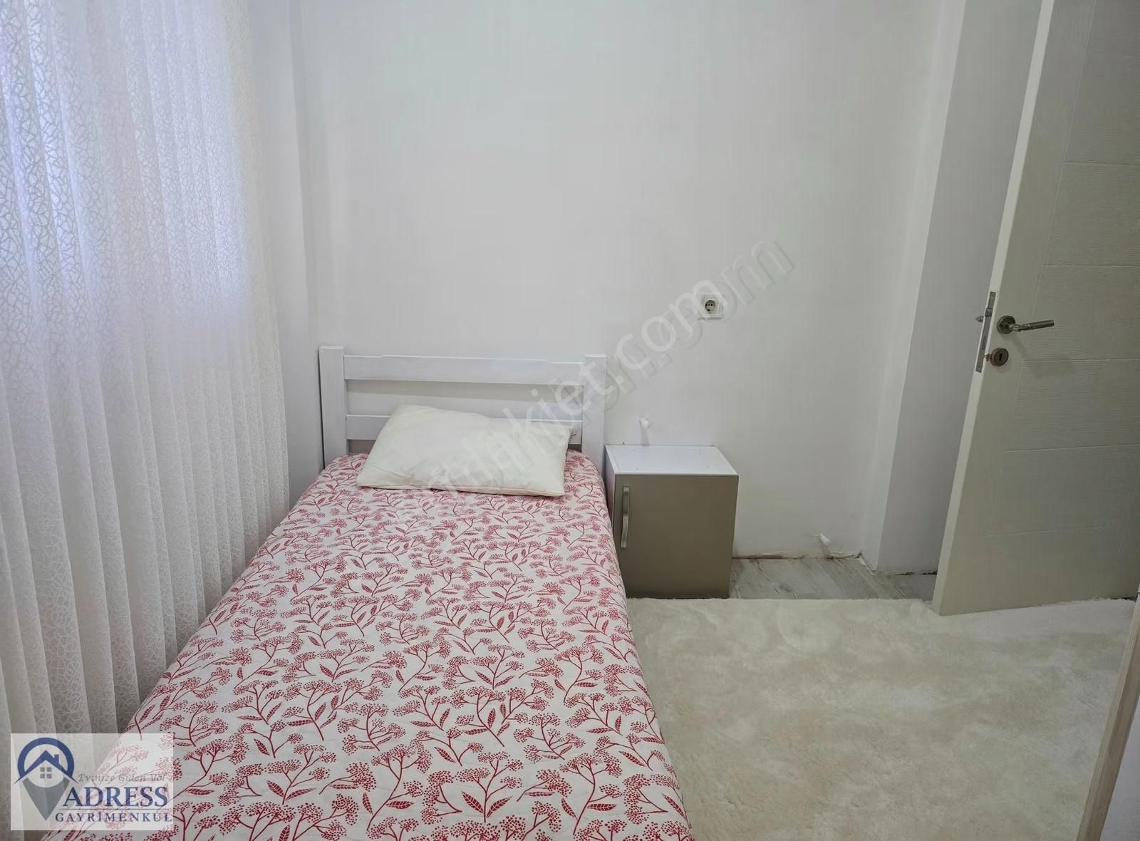 Tepe Üsütünde İçi Komple Yenilenmiş 2+1 Daire Çok Güzel Konumda - Görsel 23