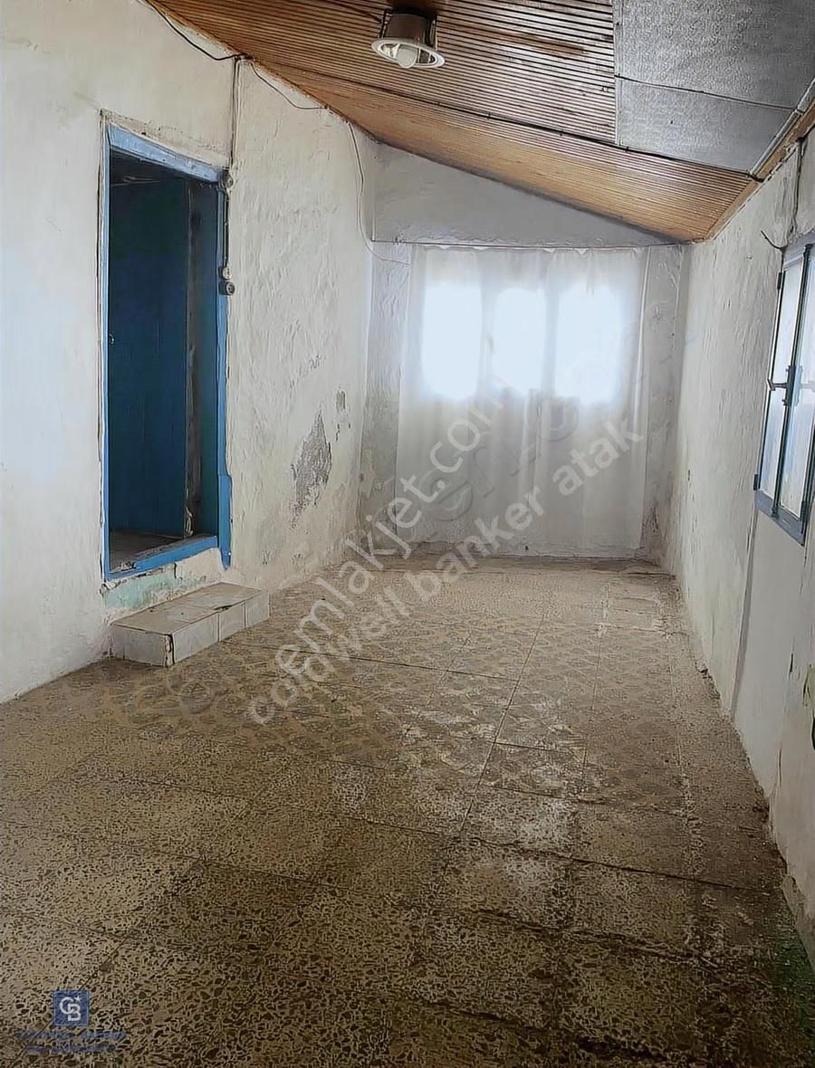 Urla Yeni Mahallede Sanat Sokağına Çok Yakın Satılık Avlulu Ev - Görsel 6