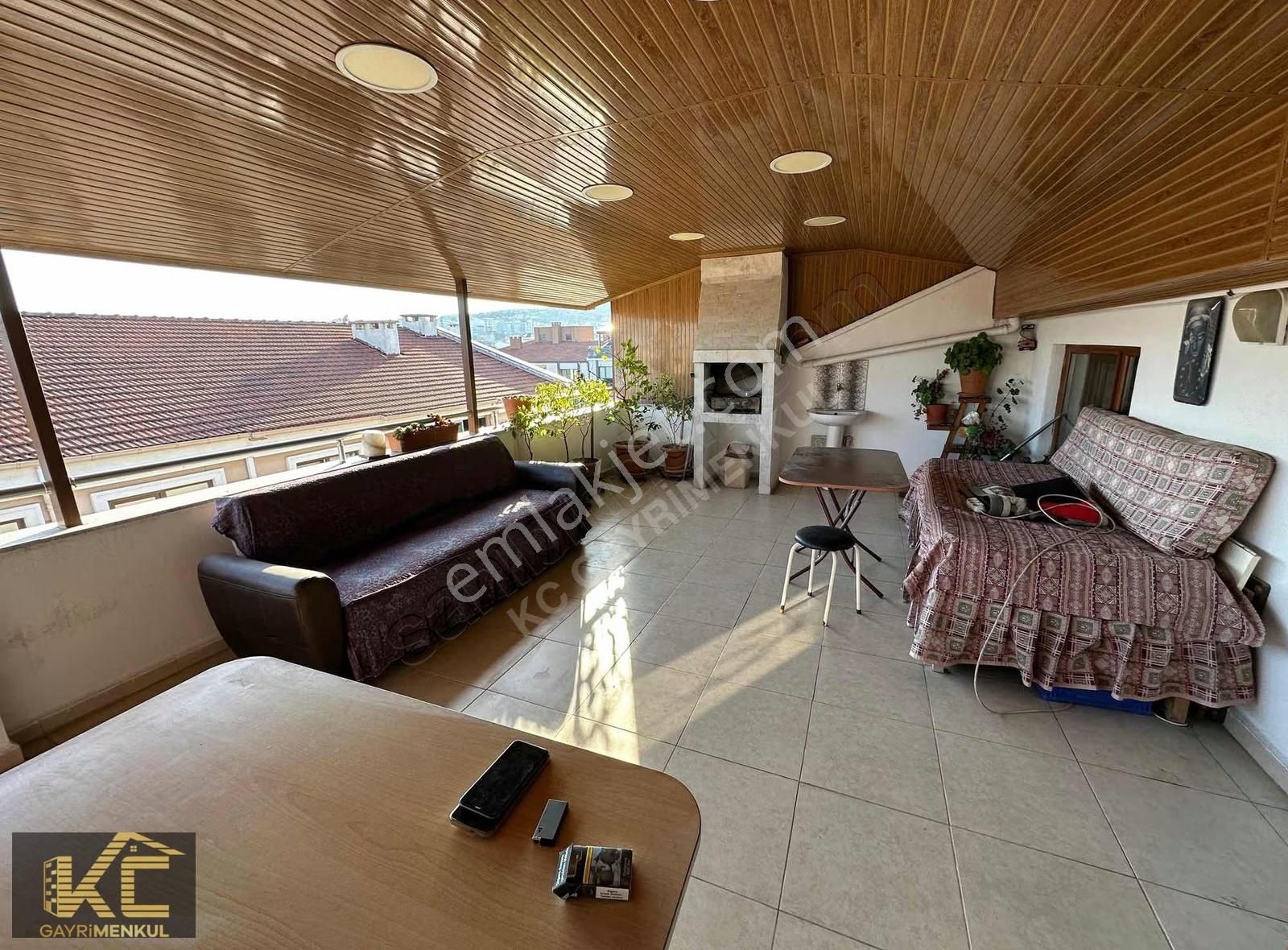 Kc'den Karesi 1.oruçgazi Mahallesinde 5+1 Satılık Dubleks