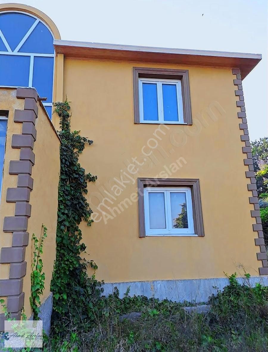 Urlada Doğa İçinde Geniş Yaşam Alanlı 6+1 Havuzlu Lüks Villa