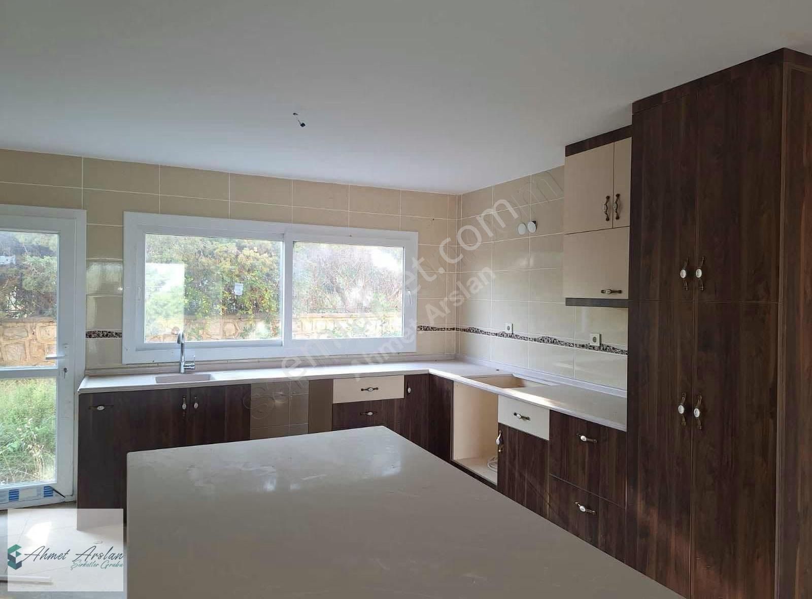 Urlada Doğa İçinde Geniş Yaşam Alanlı 6+1 Havuzlu Lüks Villa - Görsel 12