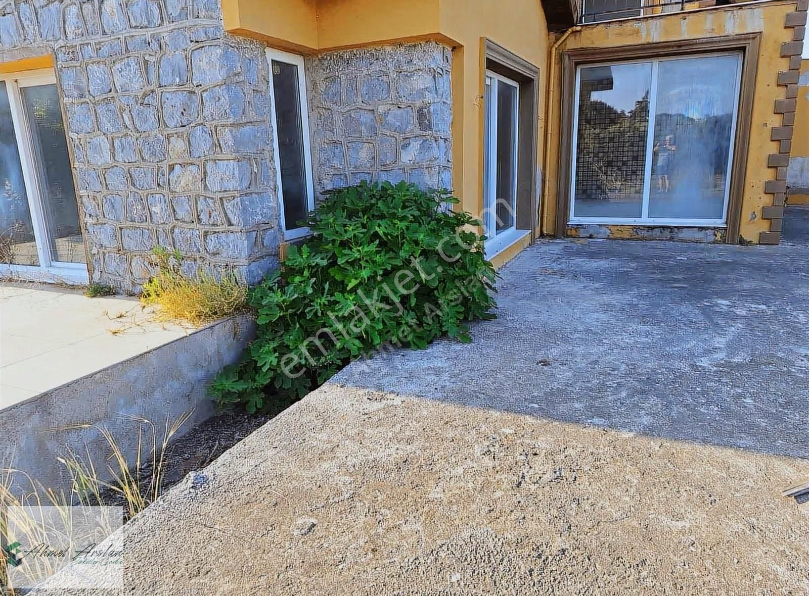 Urlada Doğa İçinde Geniş Yaşam Alanlı 6+1 Havuzlu Lüks Villa - Görsel 24