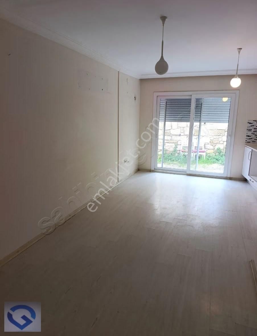 Hüseyin Öziç'den Çeşme Uzun Sokakta Kiralık 2+1 Daire - Görsel 2