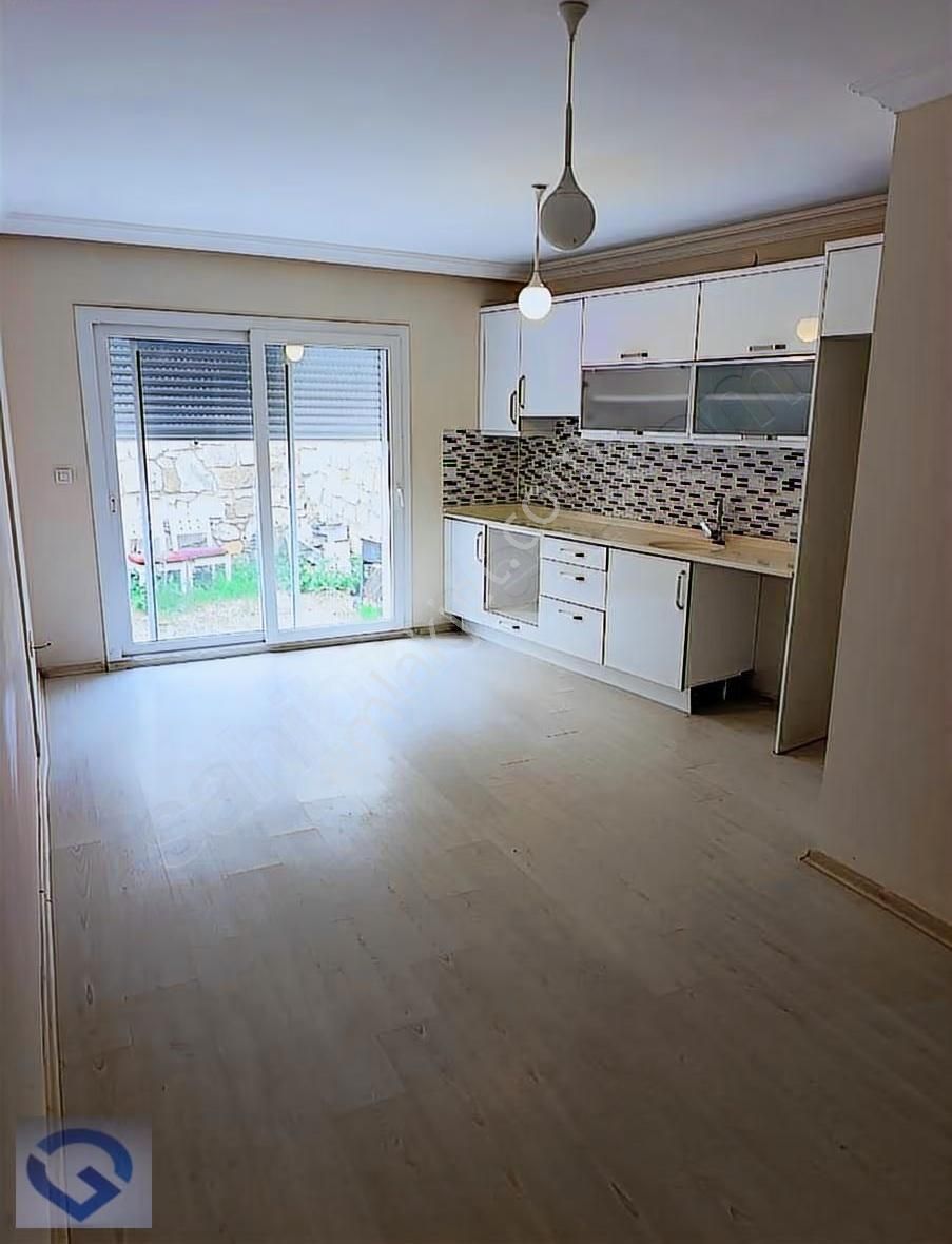 Hüseyin Öziç'den Çeşme Uzun Sokakta Kiralık 2+1 Daire