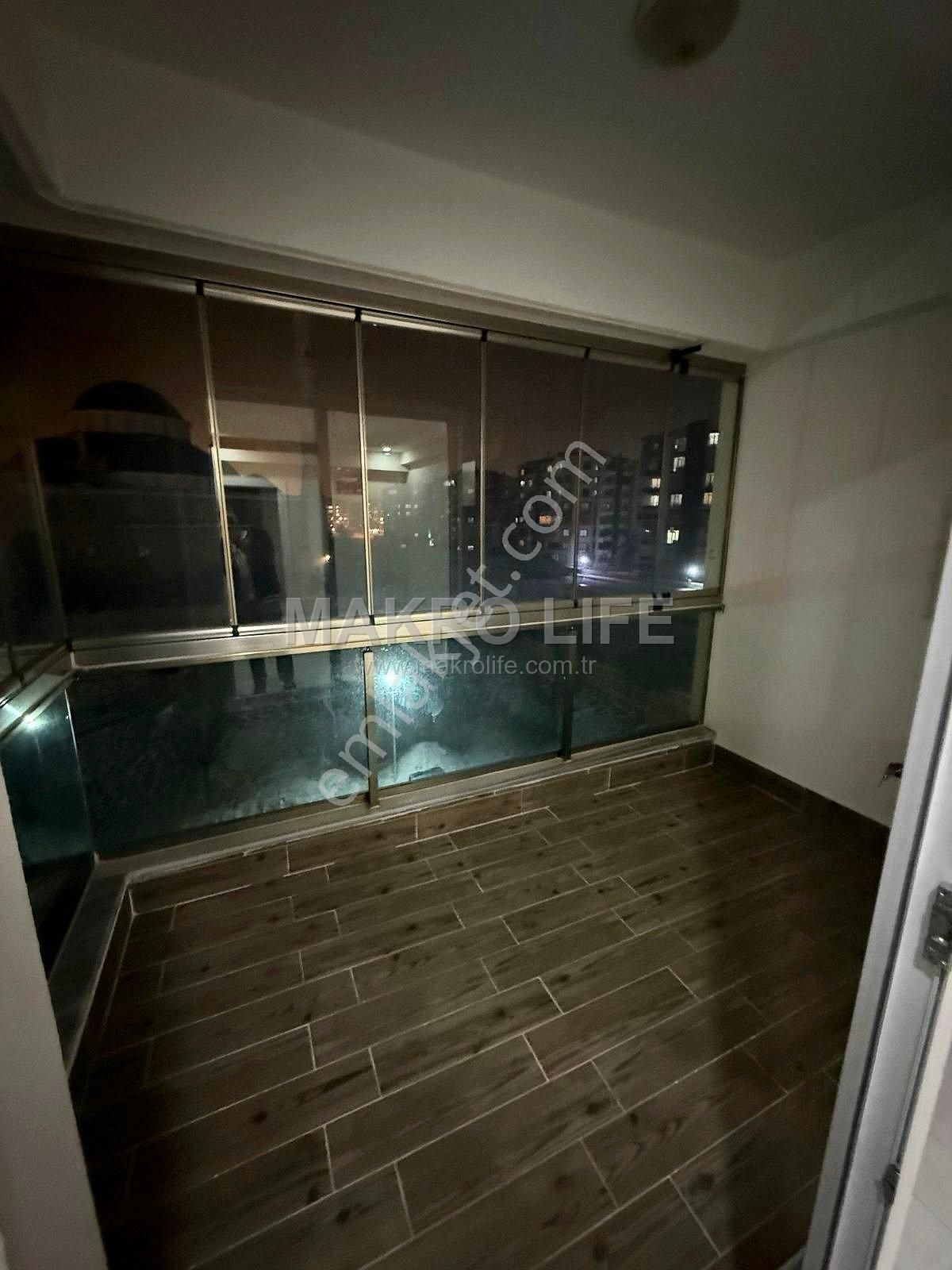 Bağcılar Aram Tigran Bulvarında 3+1 Bakımlı Kiralık Daire - Görsel 4