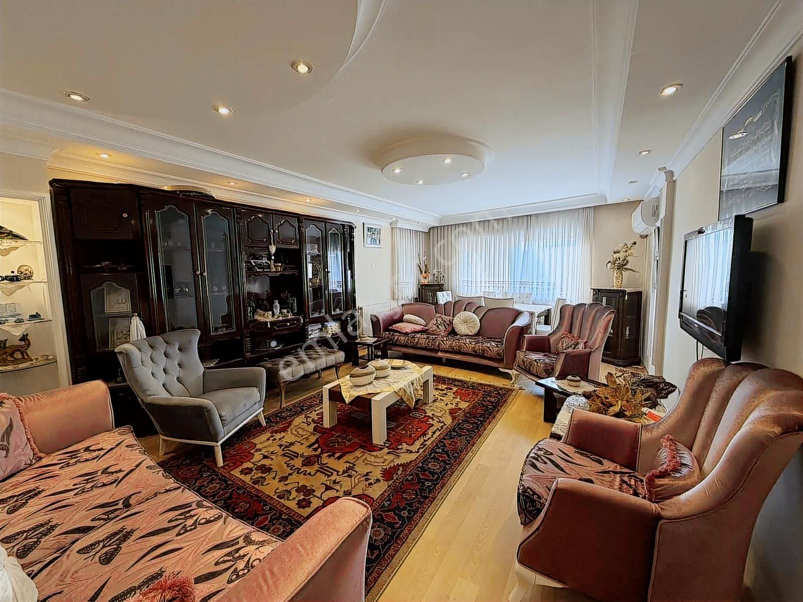 Üzümcü İ.ö.okulu Yakını 3+1 135m² Geniş , Balkonlu , Otoparklı