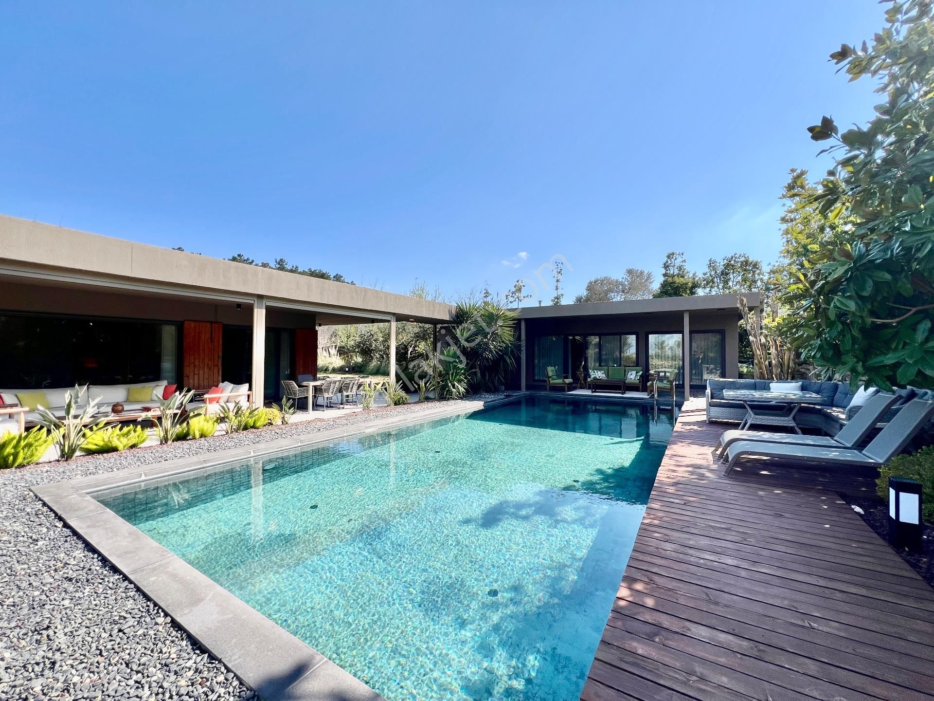 Urla Kekliktepe Vitae Sitesi 1. Etapta Satılık Villa