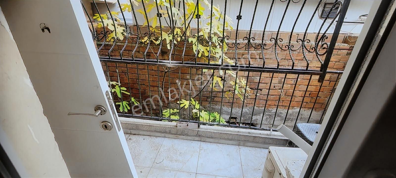 Alsancak Kahramanlar İzban Yakını Mobilyalı 1+1 Bahçeli Daire - Görsel 17