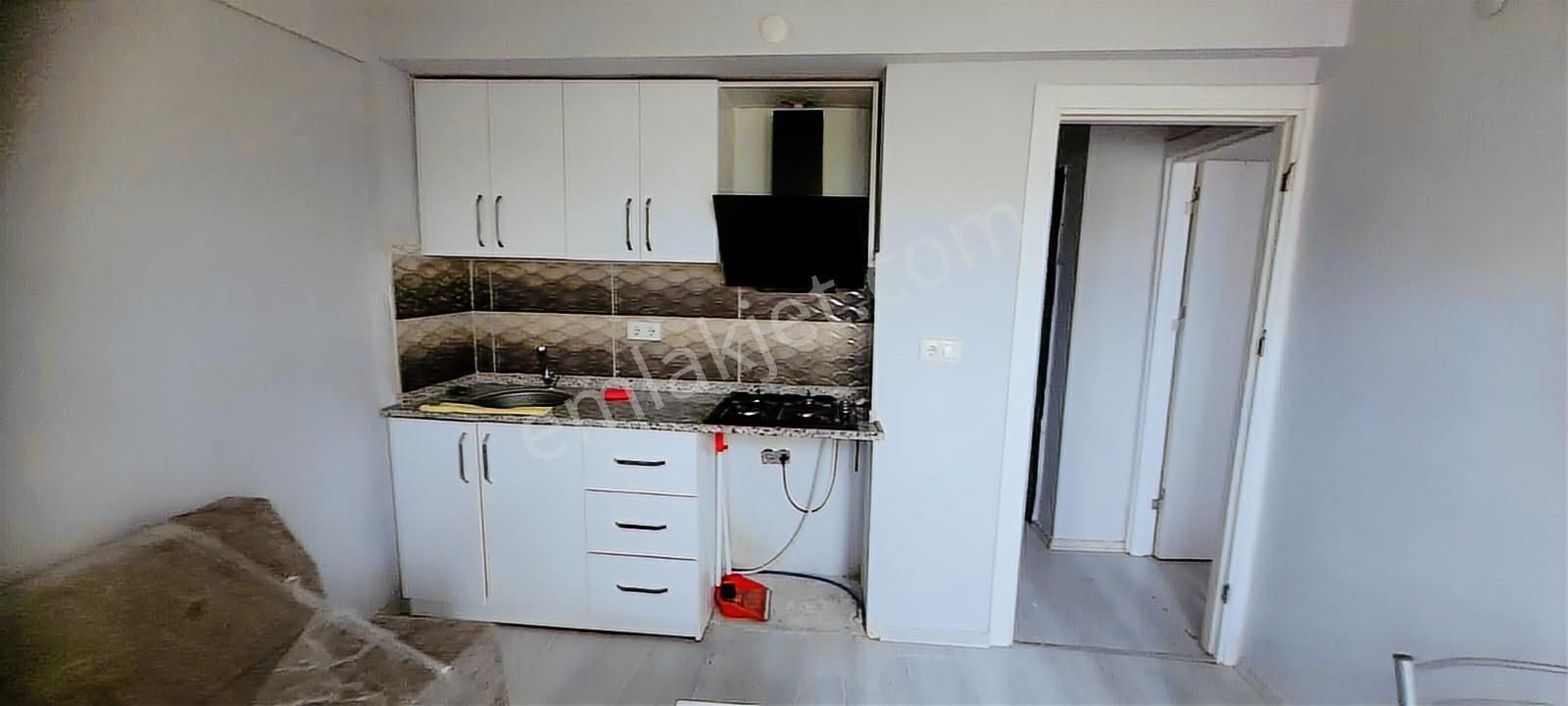 Alsancak Kahramanlar İzban Yakını Mobilyalı 1+1 Bahçeli Daire - Görsel 13