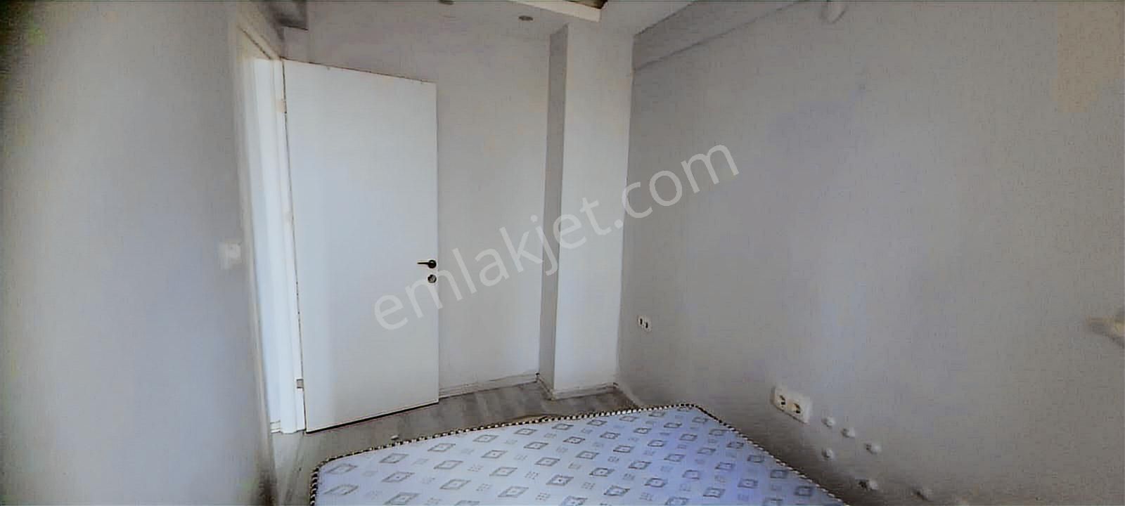 Alsancak Kahramanlar İzban Yakını Mobilyalı 1+1 Bahçeli Daire - Görsel 10