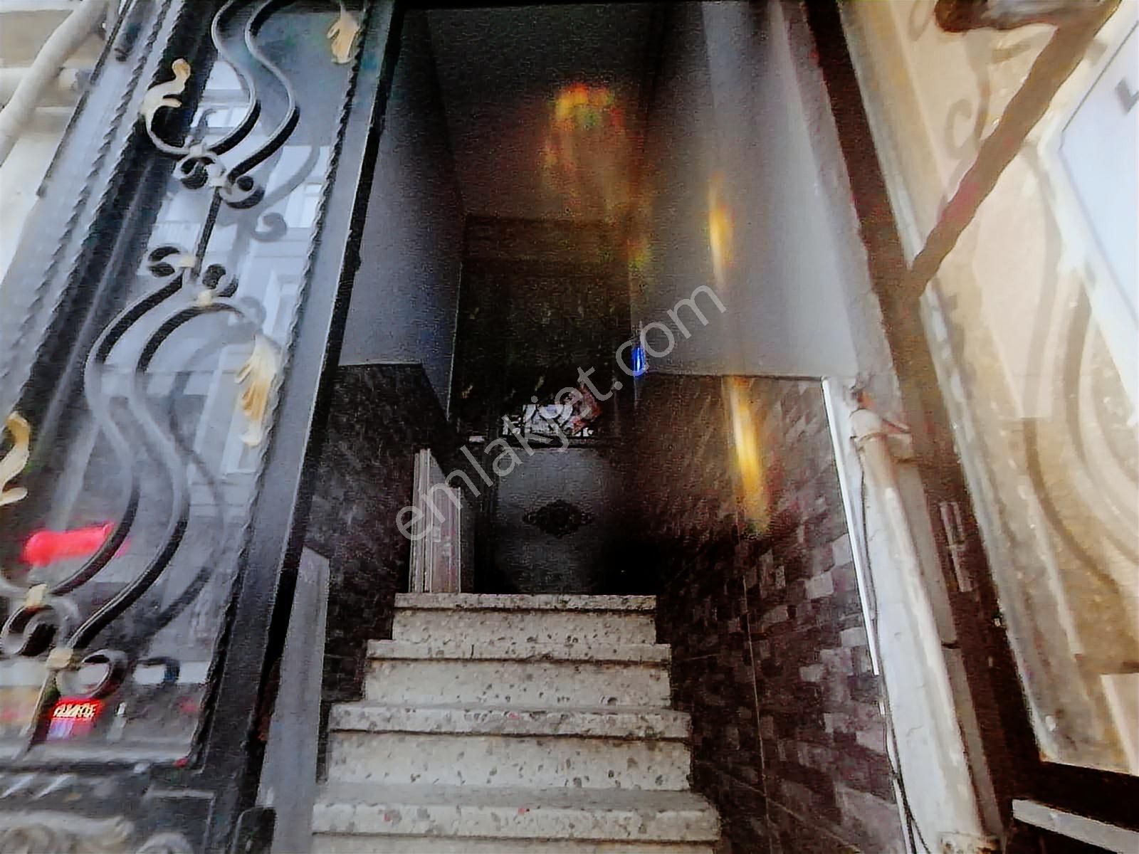 Fatih Saray Ağası Caddesinde Satılık Dükkân Ve Daire - Görsel 9