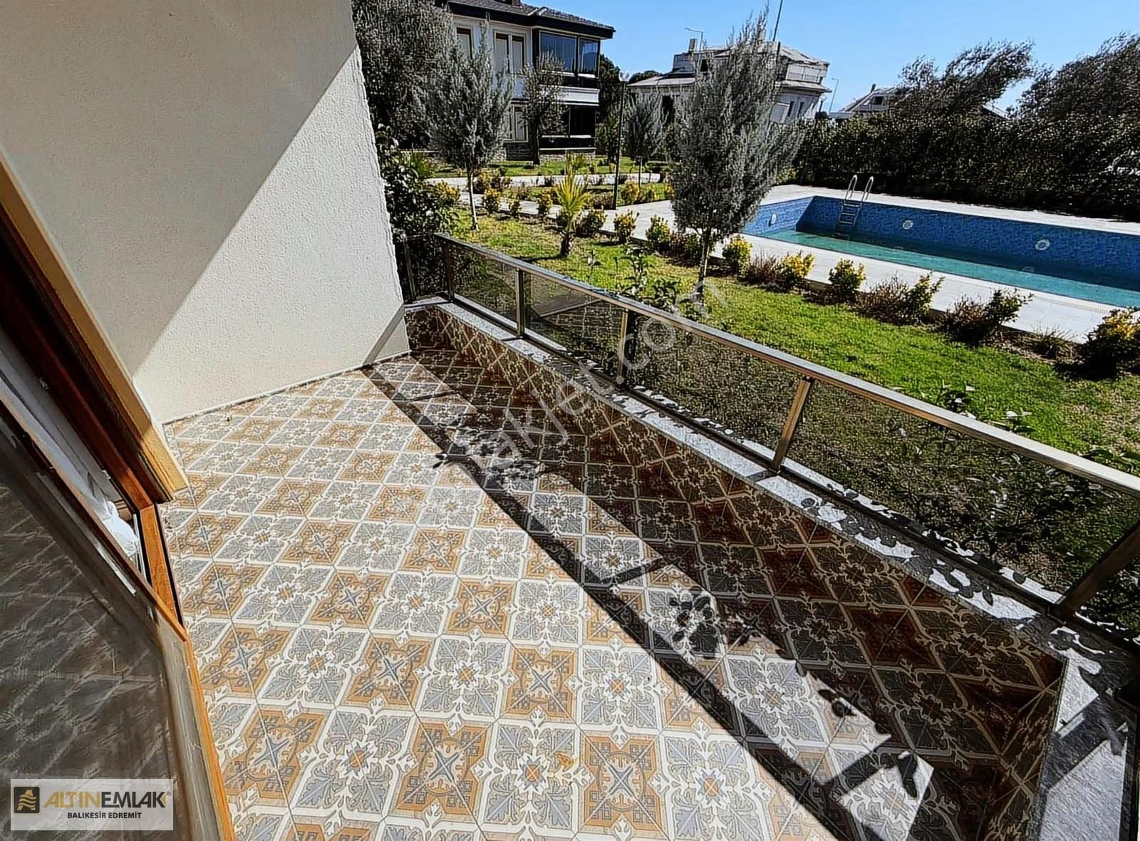 Güre Yürüyüş Yolu Üzerinde Havuzlu Site Özel Tasarımlı 3+1 - Görsel 33