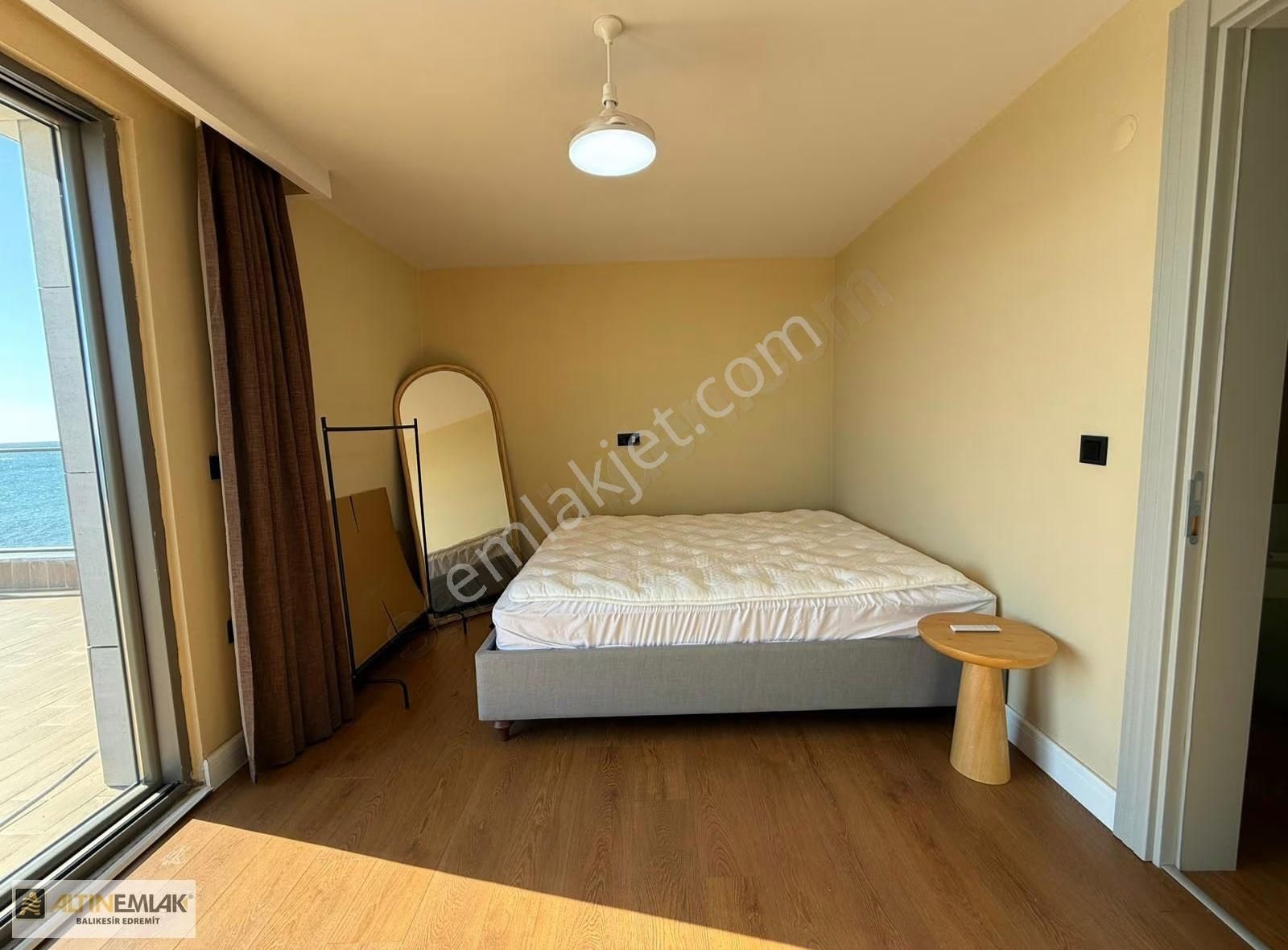 Denize Sıfır Havuzlu Sitede Tam Müstakil Lüks 4+1 Villa - Görsel 8