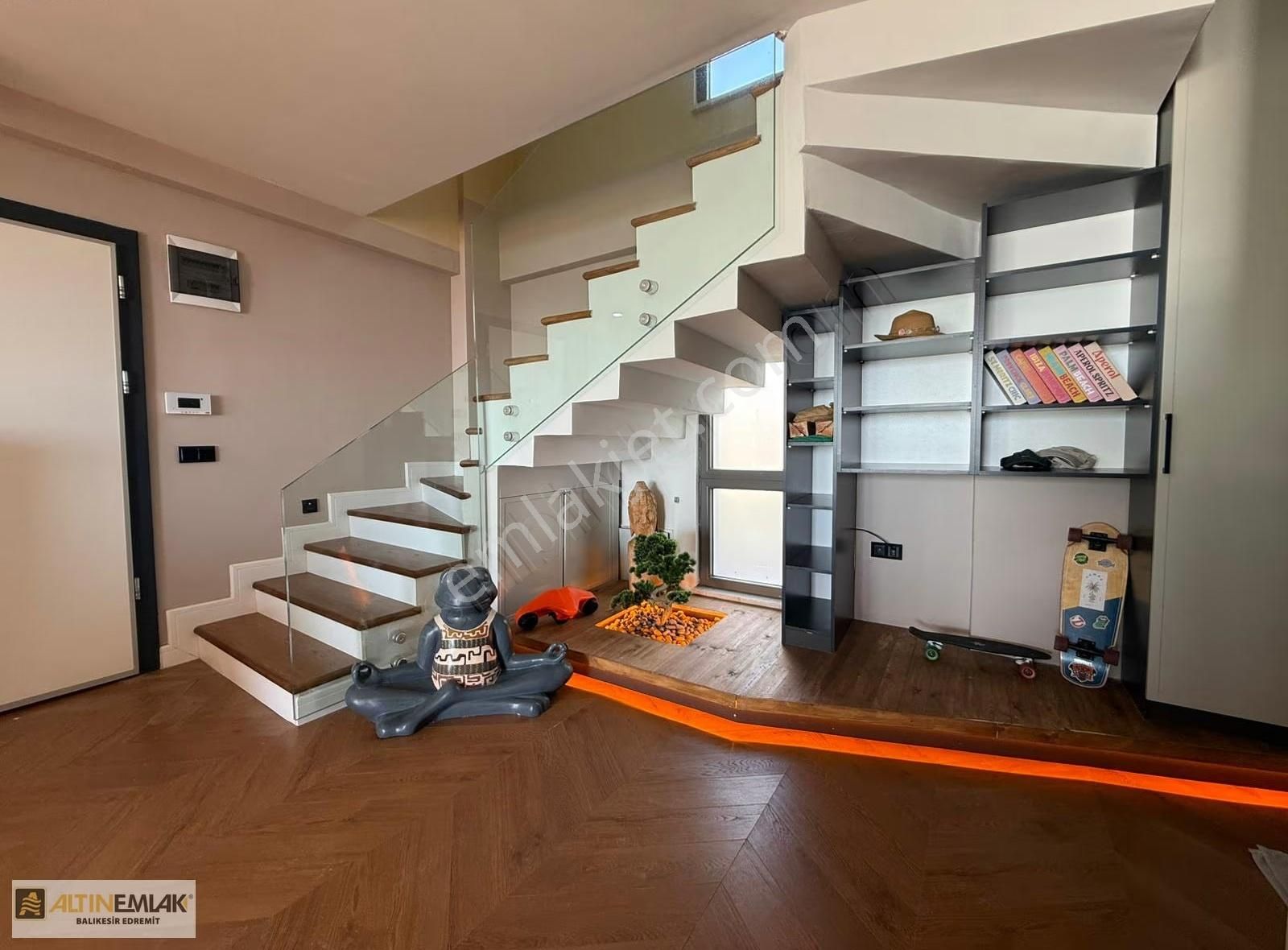Denize Sıfır Havuzlu Sitede Tam Müstakil Lüks 4+1 Villa - Görsel 22
