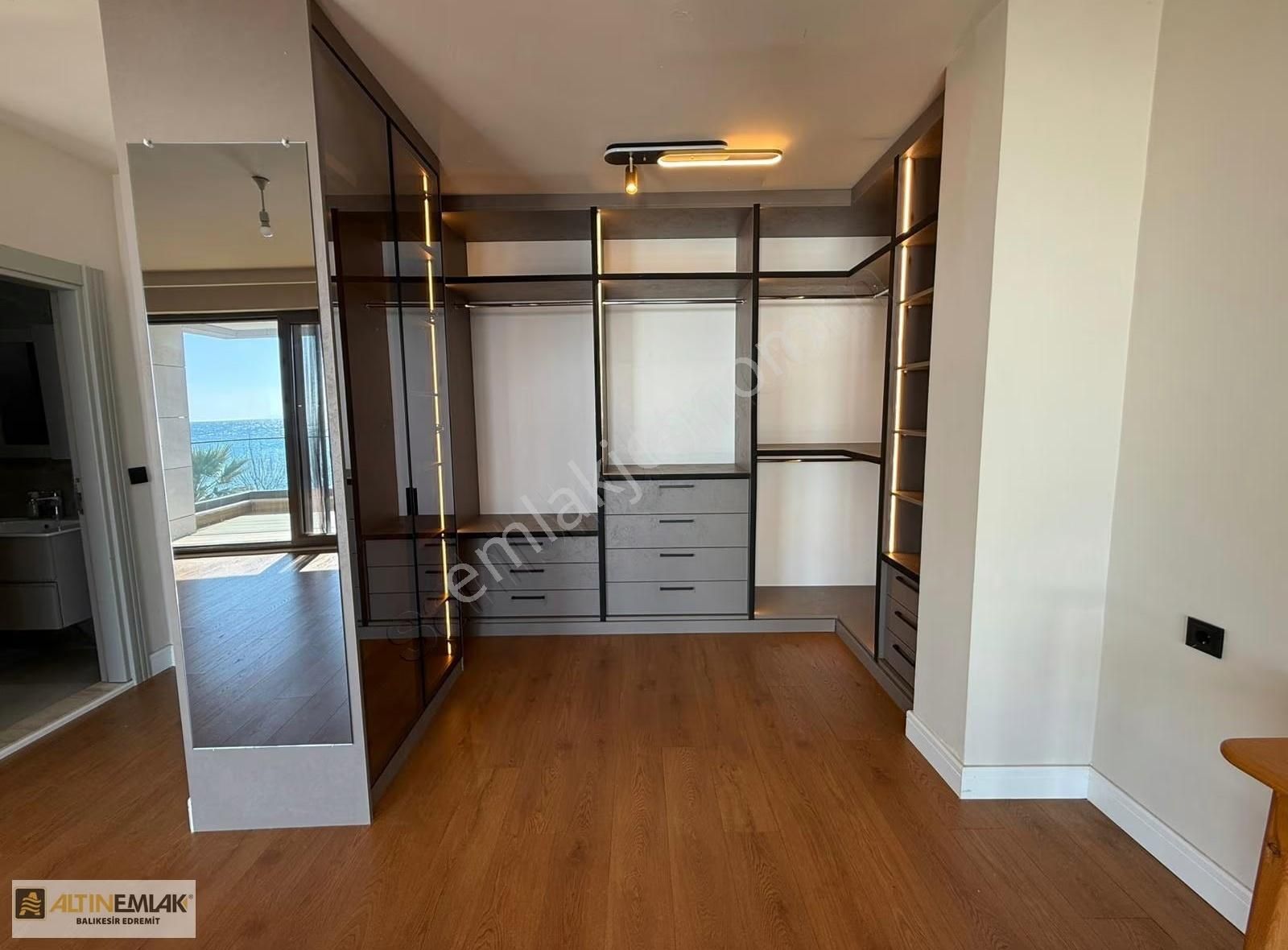 Denize Sıfır Havuzlu Sitede Tam Müstakil Lüks 4+1 Villa - Görsel 29