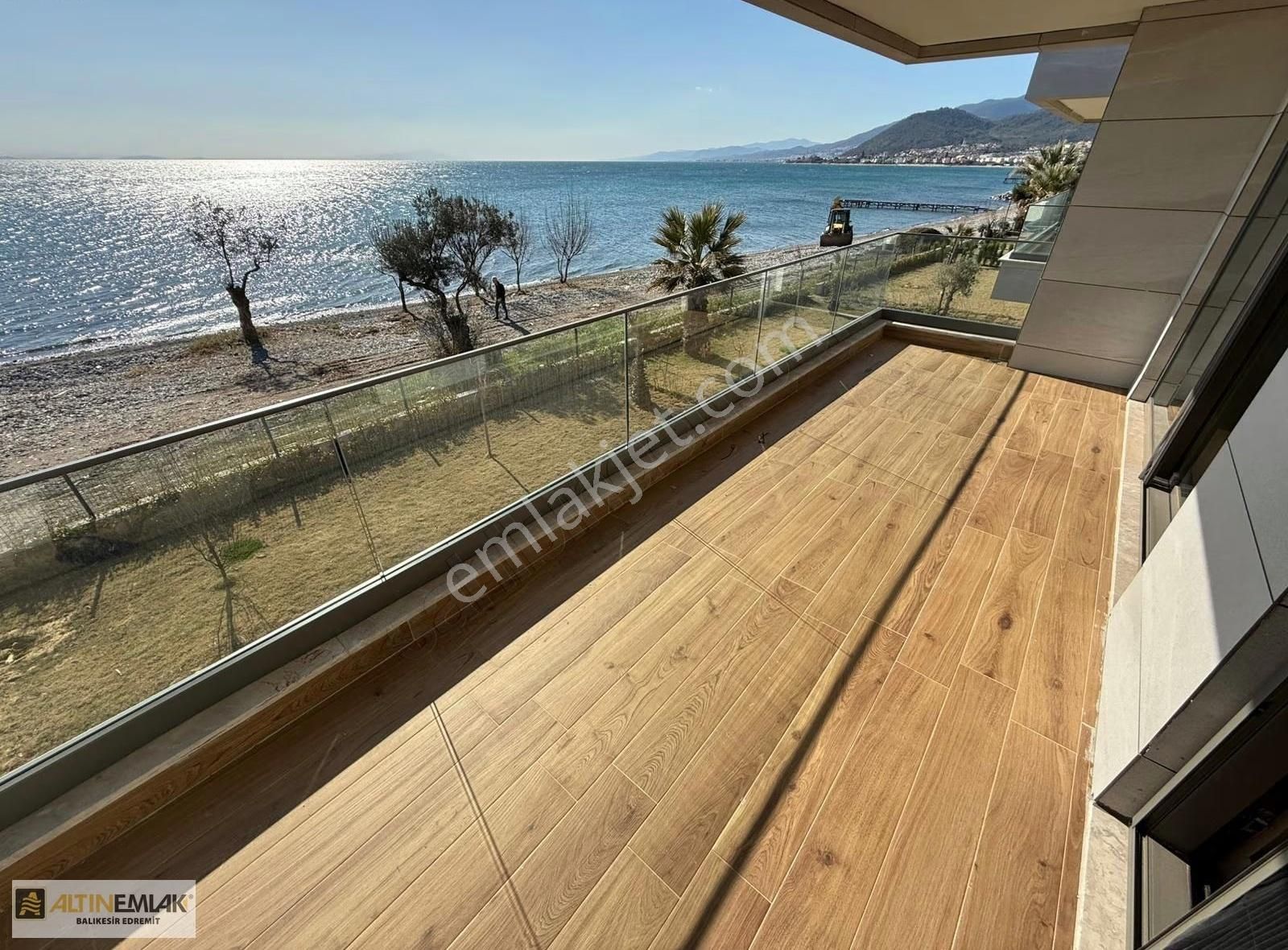 Denize Sıfır Havuzlu Sitede Tam Müstakil Lüks 4+1 Villa - Görsel 5