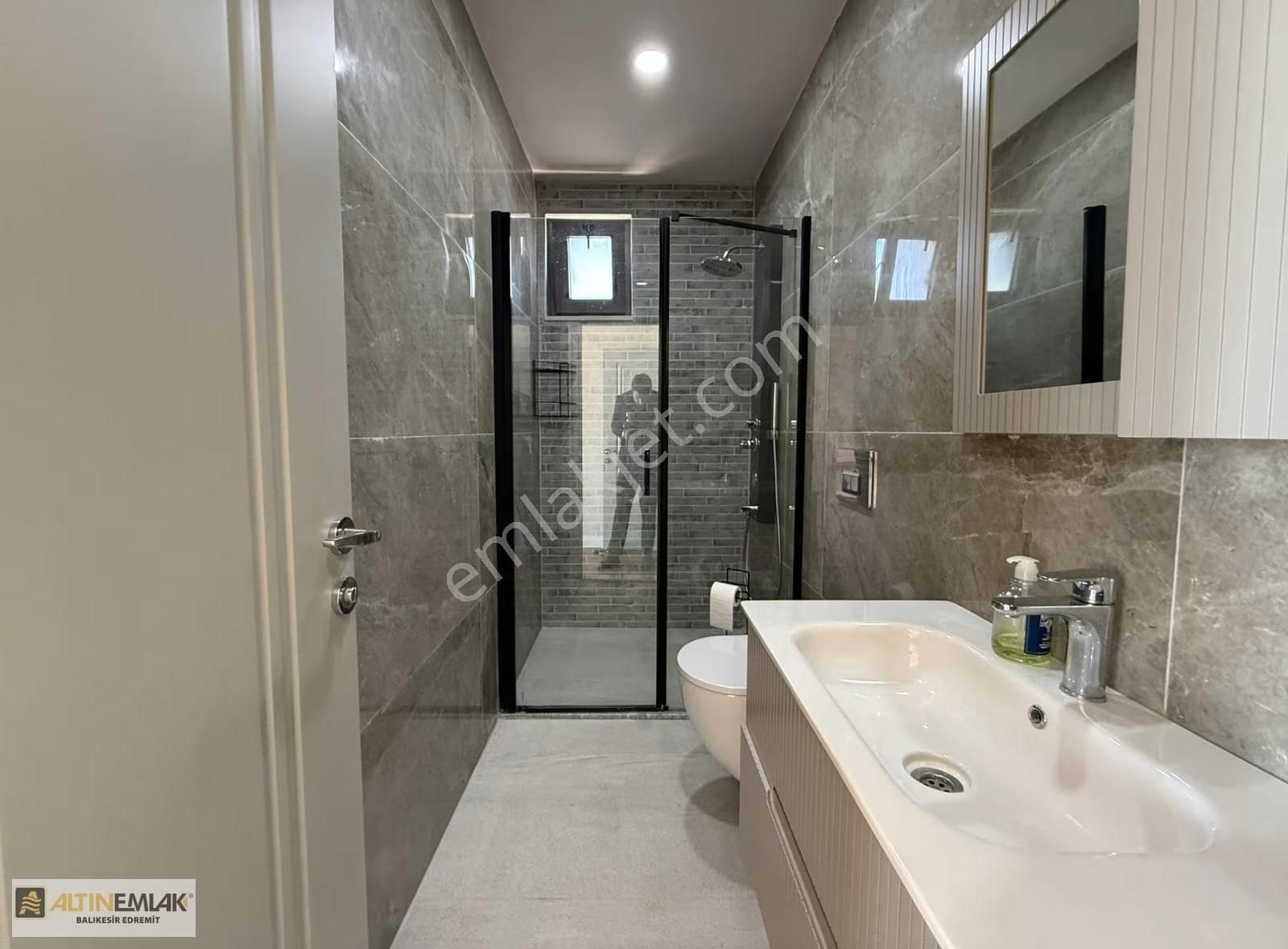Denize Sıfır Havuzlu Sitede Tam Müstakil Lüks 4+1 Villa - Görsel 11
