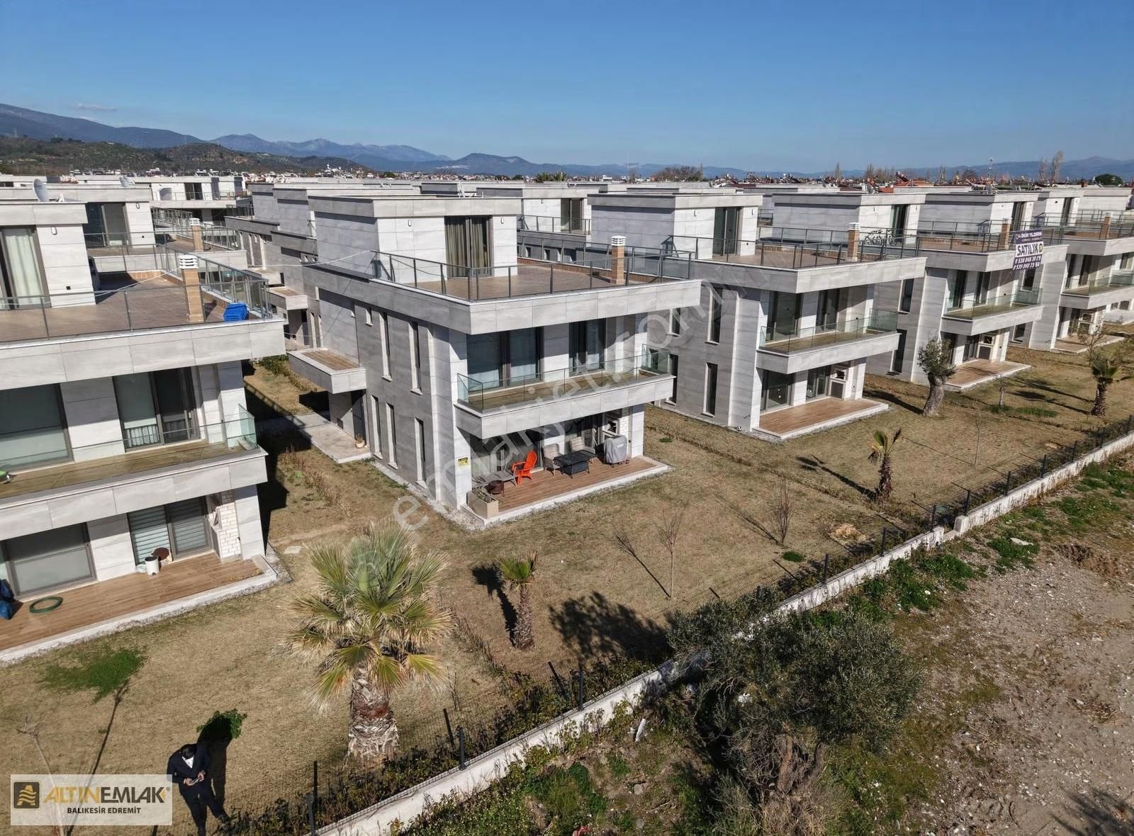 Denize Sıfır Havuzlu Sitede Tam Müstakil Lüks 4+1 Villa - Görsel 19