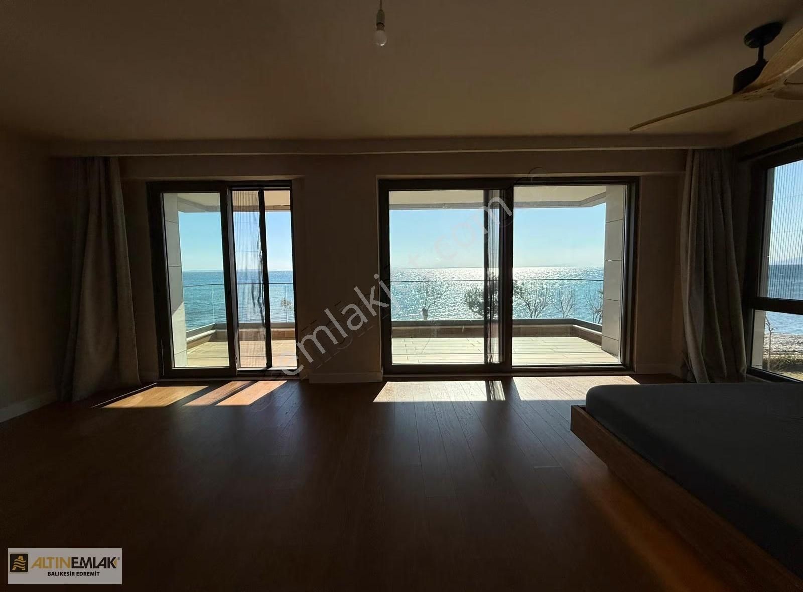 Denize Sıfır Havuzlu Sitede Tam Müstakil Lüks 4+1 Villa - Görsel 9