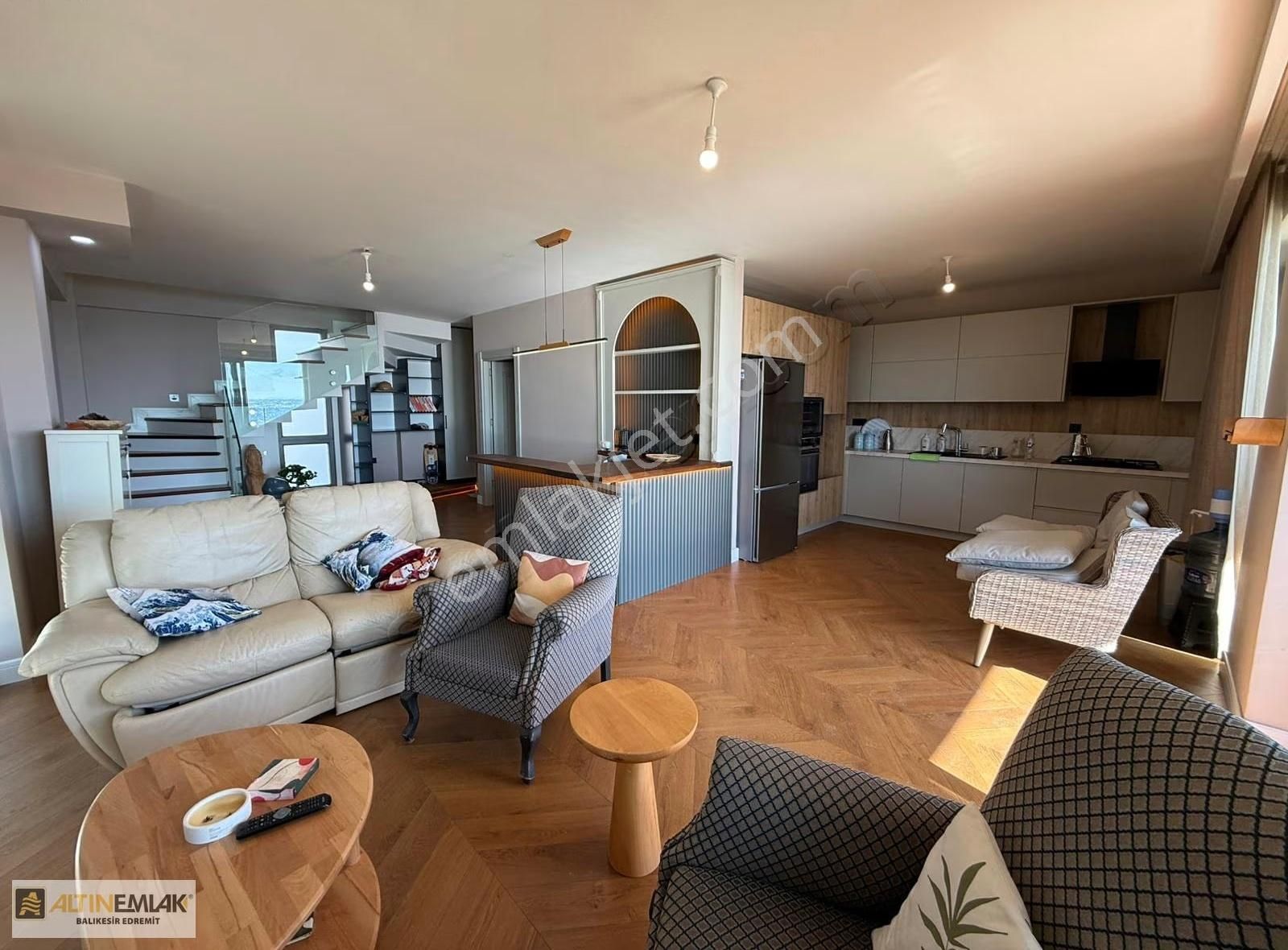 Denize Sıfır Havuzlu Sitede Tam Müstakil Lüks 4+1 Villa - Görsel 2
