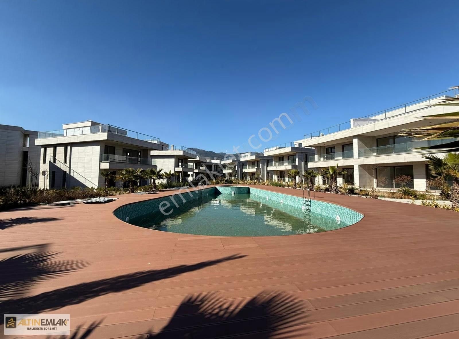 Denize Sıfır Havuzlu Sitede Tam Müstakil Lüks 4+1 Villa - Görsel 17