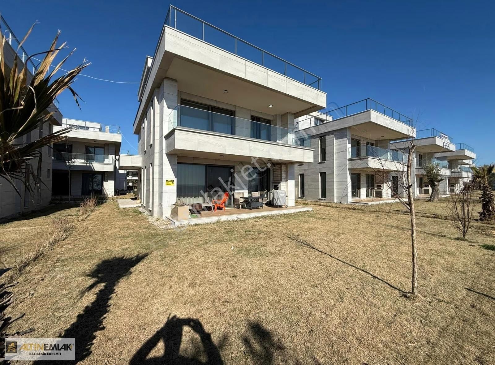 Denize Sıfır Havuzlu Sitede Tam Müstakil Lüks 4+1 Villa - Görsel 24