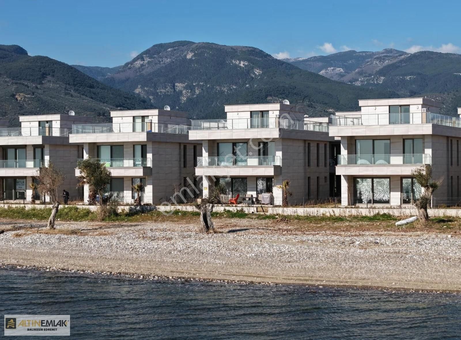 Denize Sıfır Havuzlu Sitede Tam Müstakil Lüks 4+1 Villa - Görsel 23