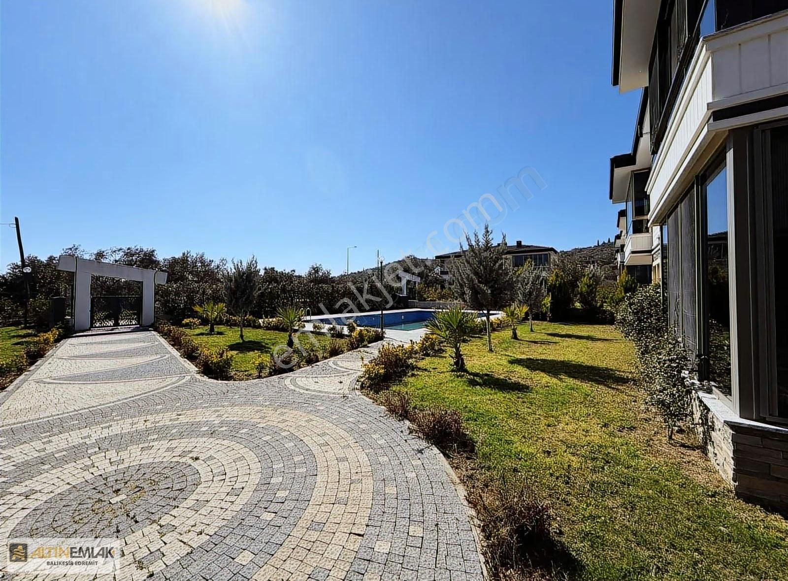 Güre Yürüyüş Yolunda Havuzlu Sitede Deniz Manzaralı Lüks 2+1 - Görsel 13