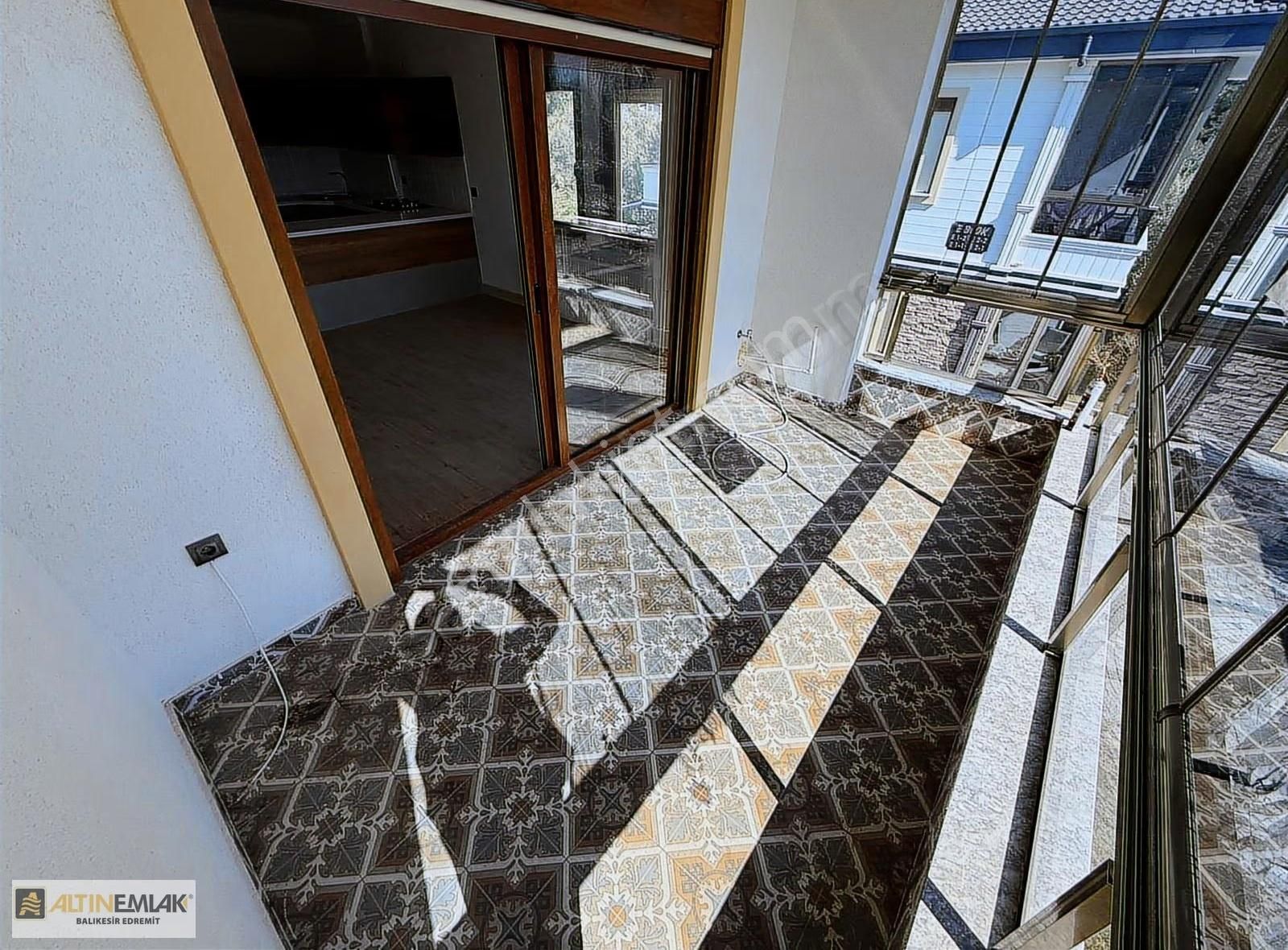 Güre Yürüyüş Yolunda Havuzlu Sitede Deniz Manzaralı Lüks 2+1 - Görsel 25
