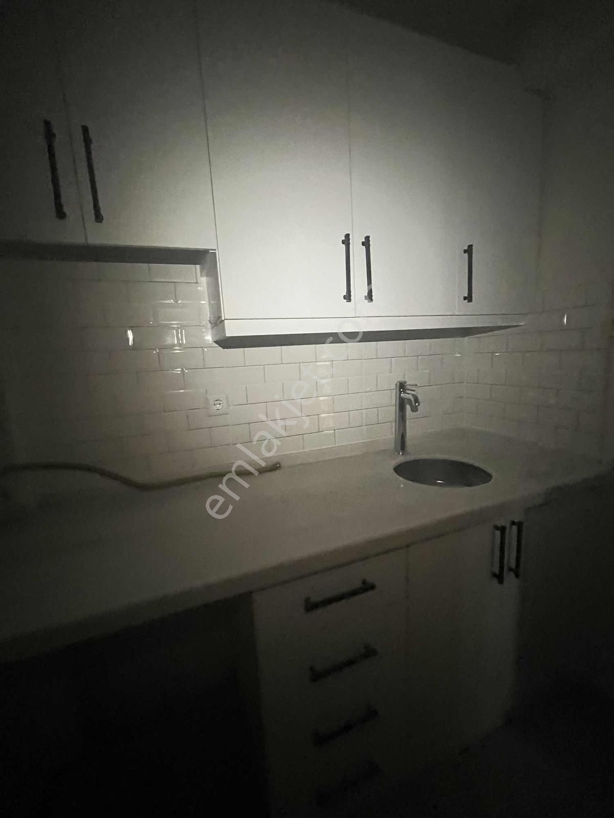 Merkezi Konumda Kiralık 2 + 1 Ara Katlı Daire - Görsel 4