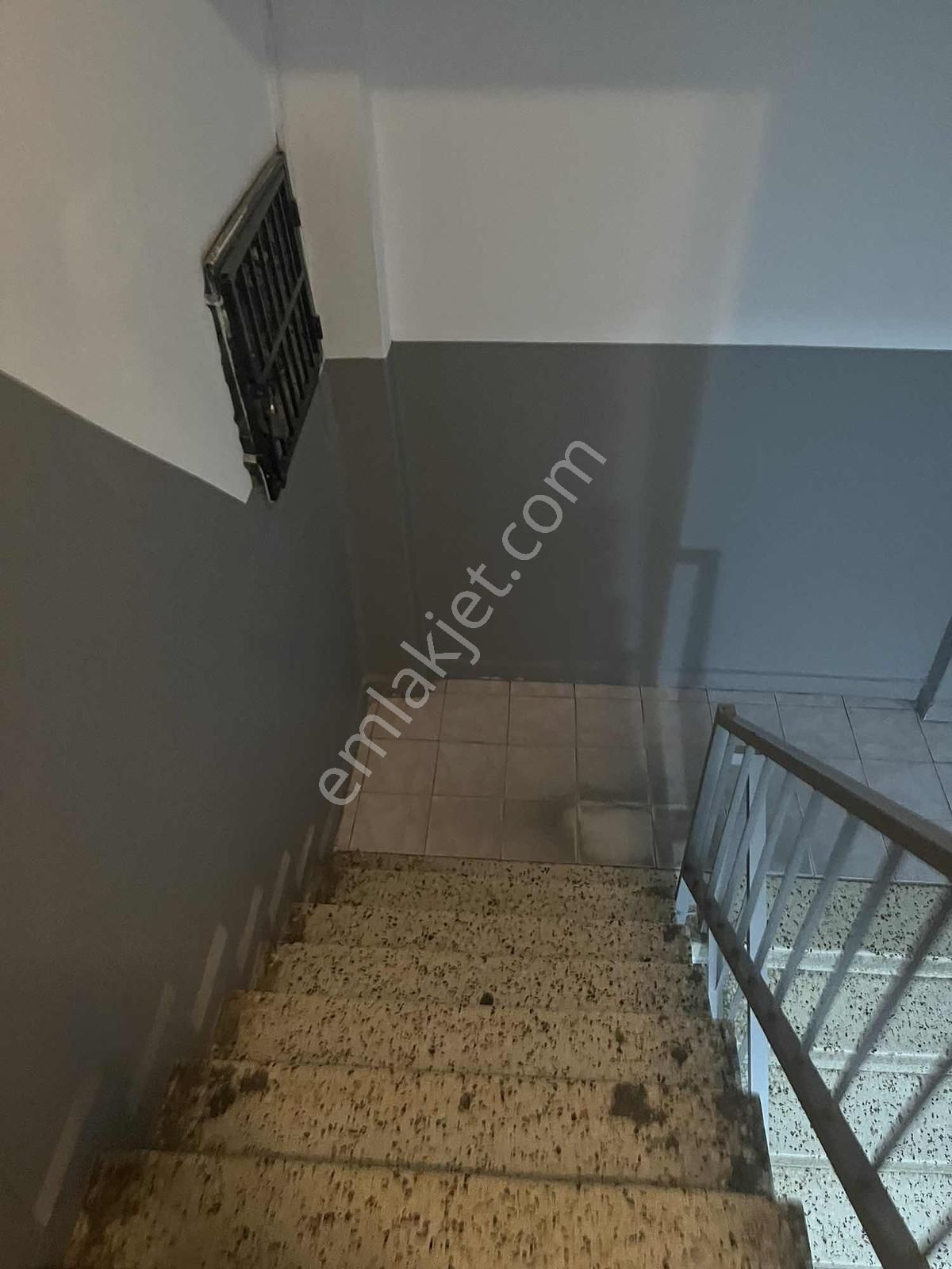 Merkezi Konumda Kiralık 2 + 1 Ara Katlı Daire - Görsel 2