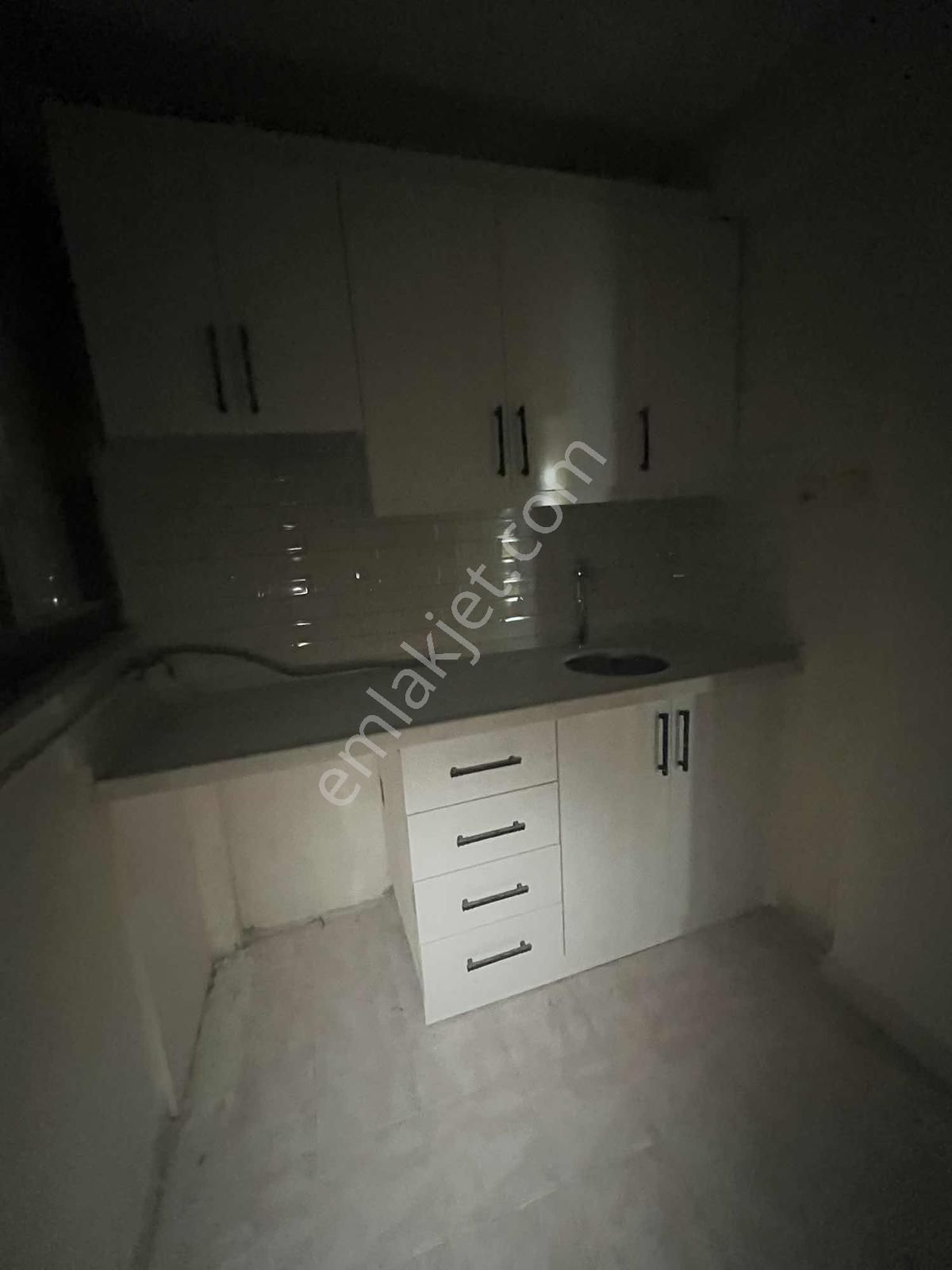 Merkezi Konumda Kiralık 2 + 1 Ara Katlı Daire - Görsel 5