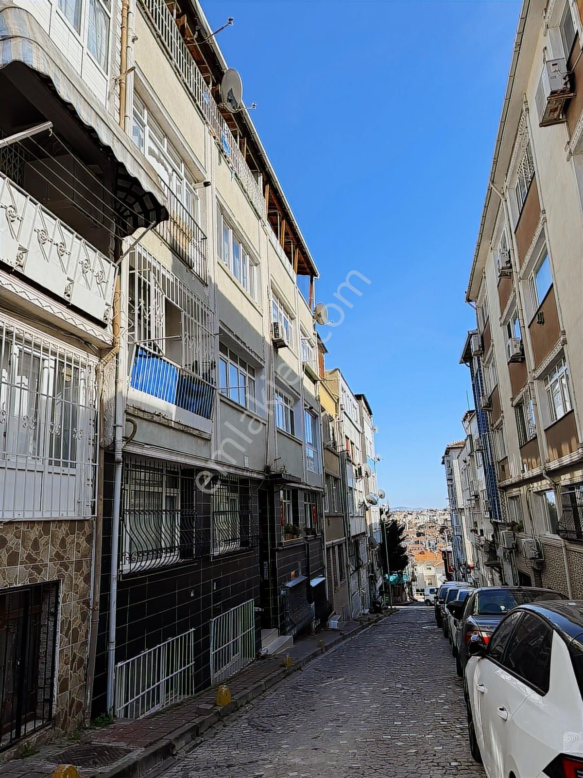 Kariye Parkı Arkasında Ara Kat 90 M2 Satılık Daire