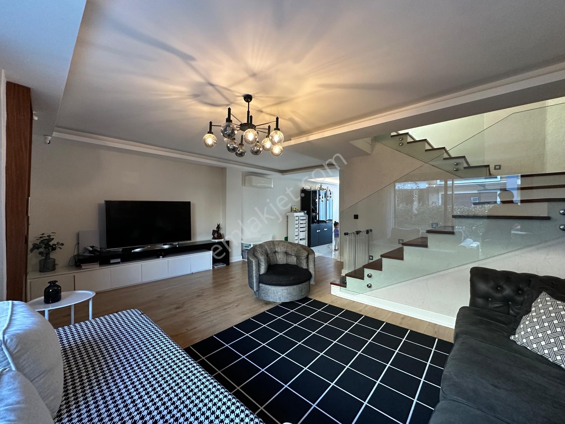 Gaziemir Sarnıç Kahverengi Villalarında Satılık 4+1 Villa - Görsel 12