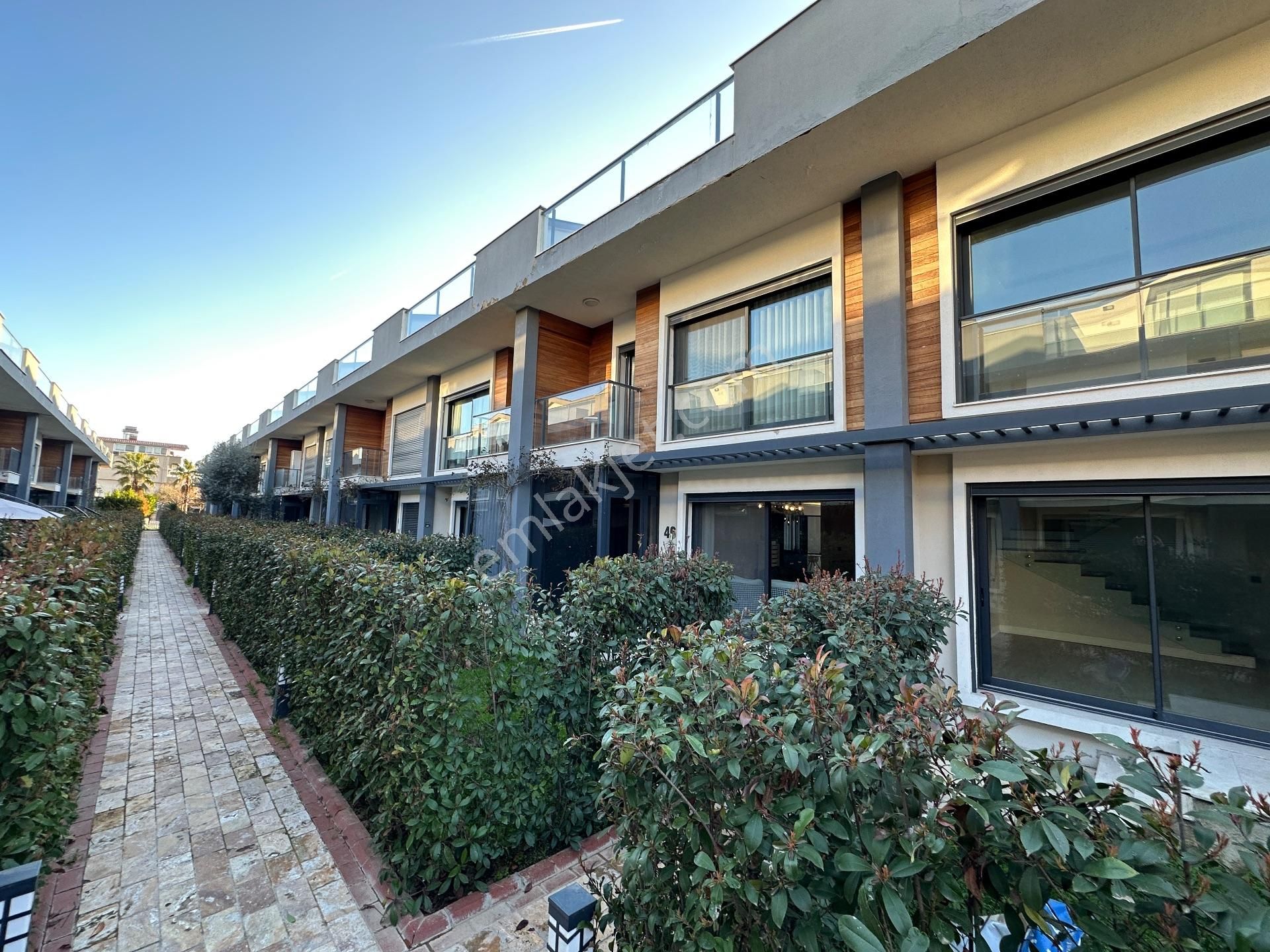 Gaziemir Sarnıç Kahverengi Villalarında Satılık 4+1 Villa