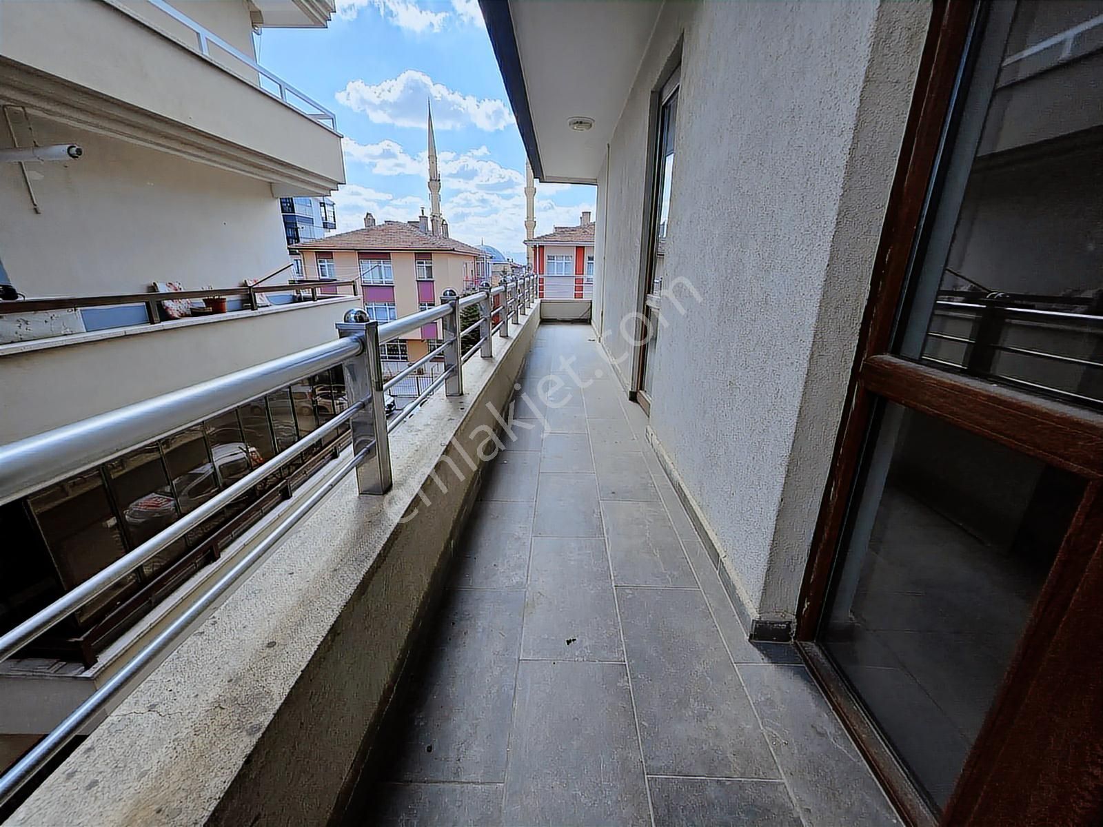 Şehir Hastanesi Yakını Yeni Bina Yapılı Ara Kat Asansörlü Kiralı - Görsel 3