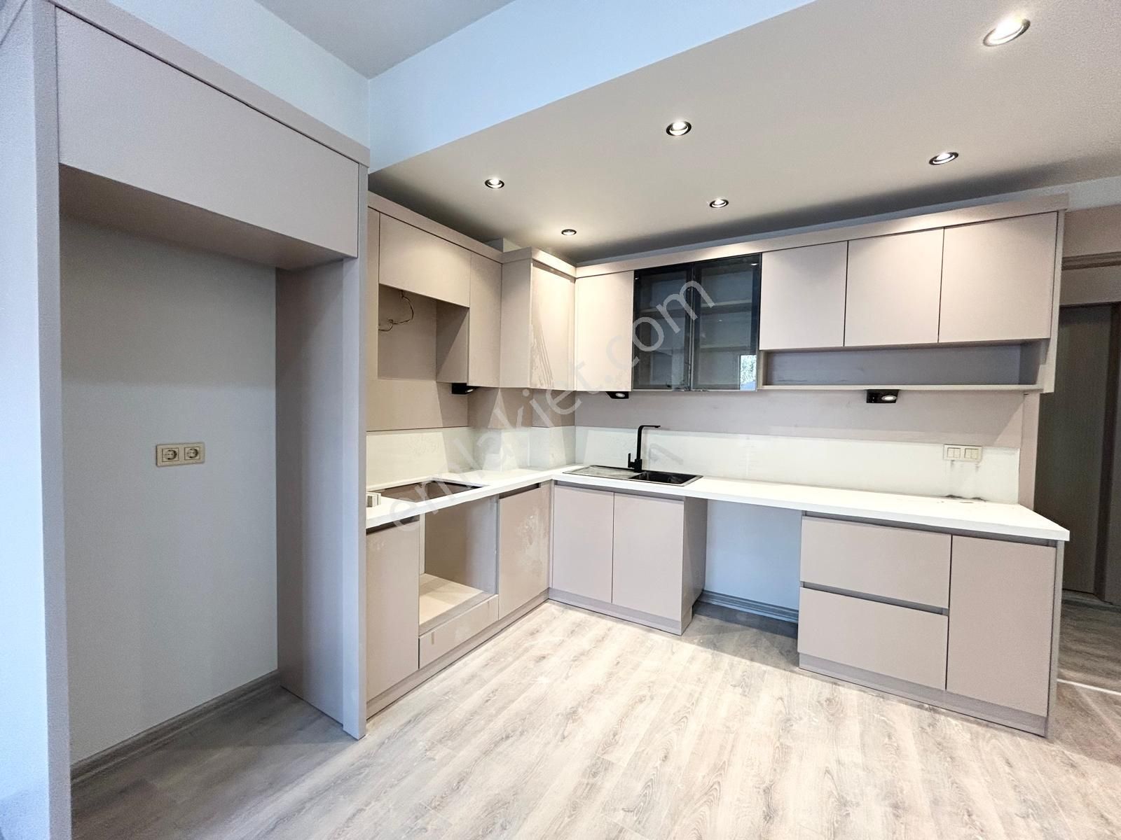 Yetkisi Yüksel'den Satılık Kadıköy'de Ultra Lux D.gazlı 2+1 Ters Dubleks - Görsel 3