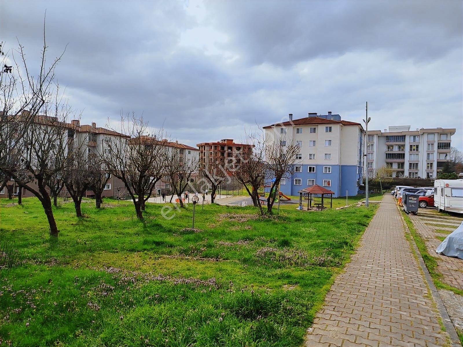 Remax Hür'den 3+1 Site İçi Kiralık Bakımlı Daire - Görsel 25