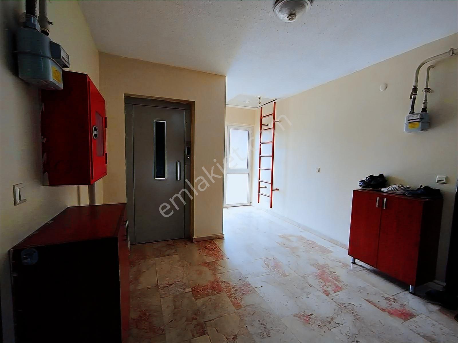 Remax Hür'den 3+1 Site İçi Kiralık Bakımlı Daire - Görsel 2