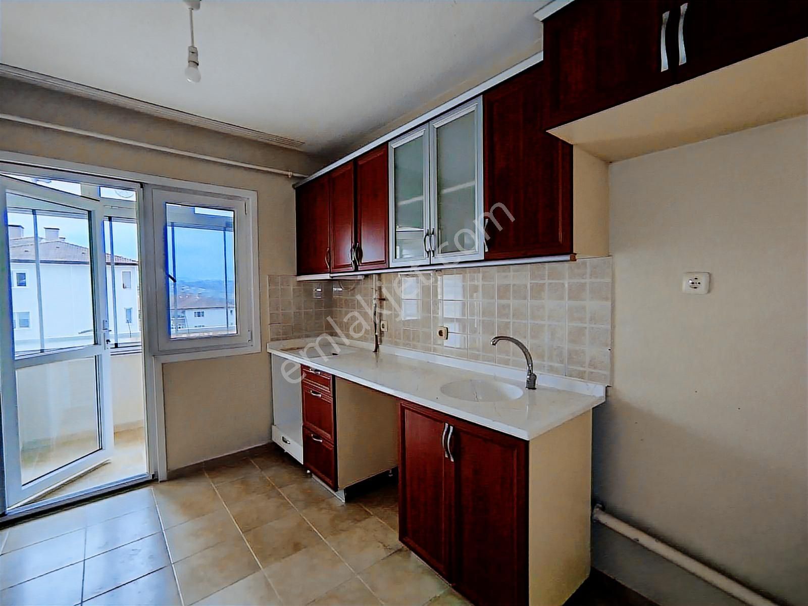 Remax Hür'den 3+1 Site İçi Kiralık Bakımlı Daire - Görsel 10