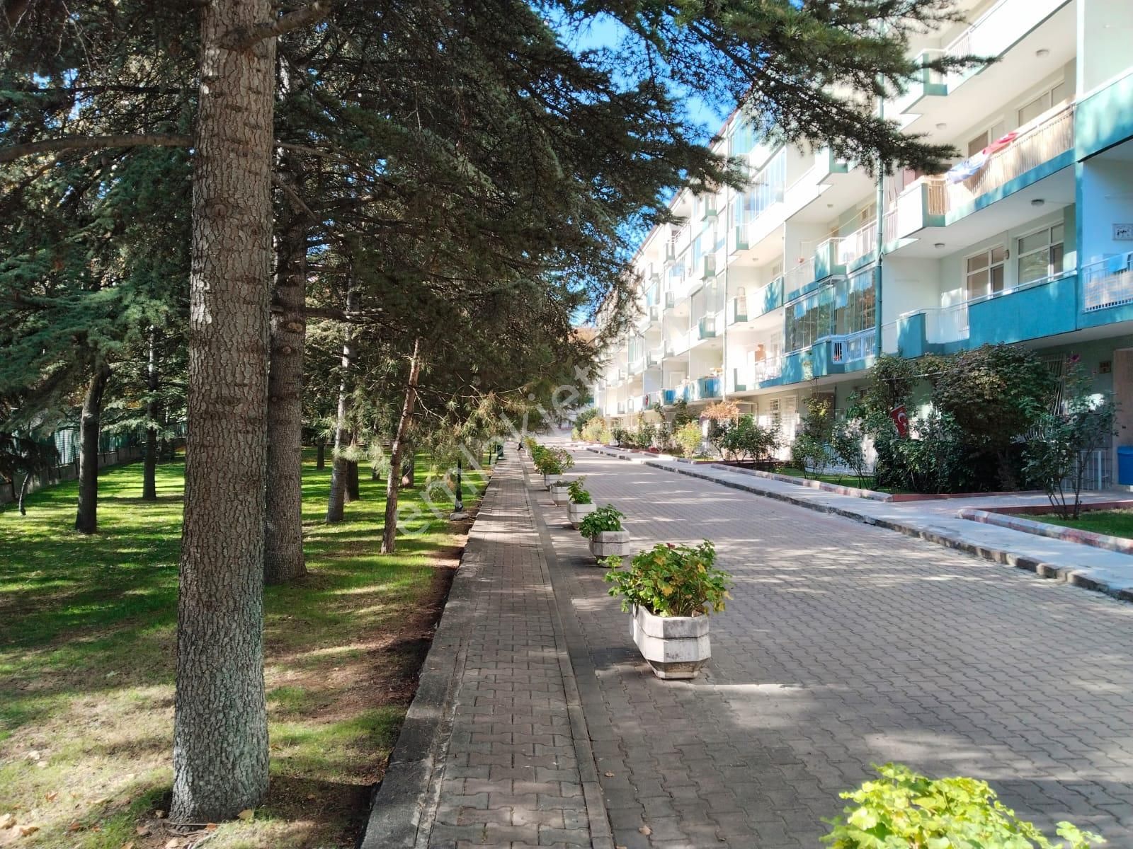 Bahçeli 7.cadde Metroya Yakın Eser Sitesinde Katta 2+1 Daire