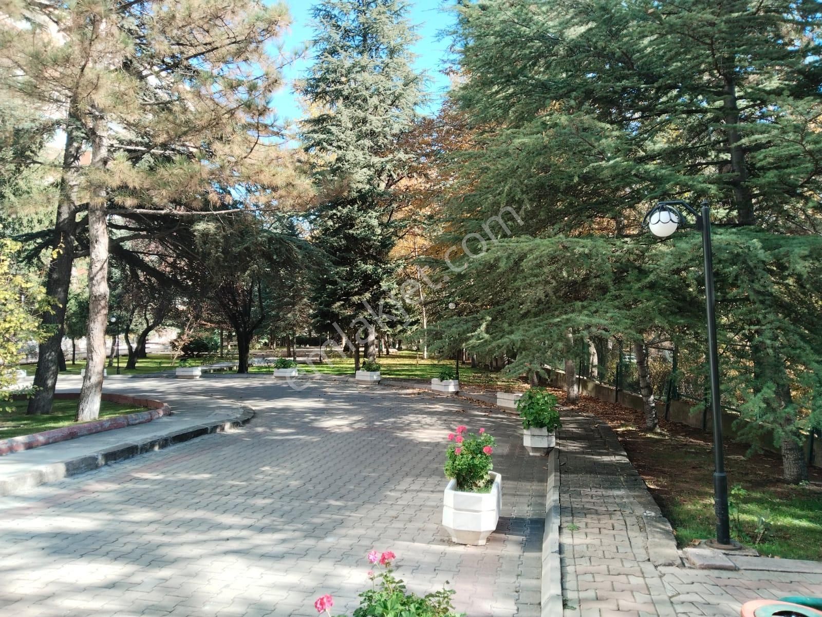 Bahçeli 7.cadde Metroya Yakın Eser Sitesinde Katta 2+1 Daire - Görsel 15