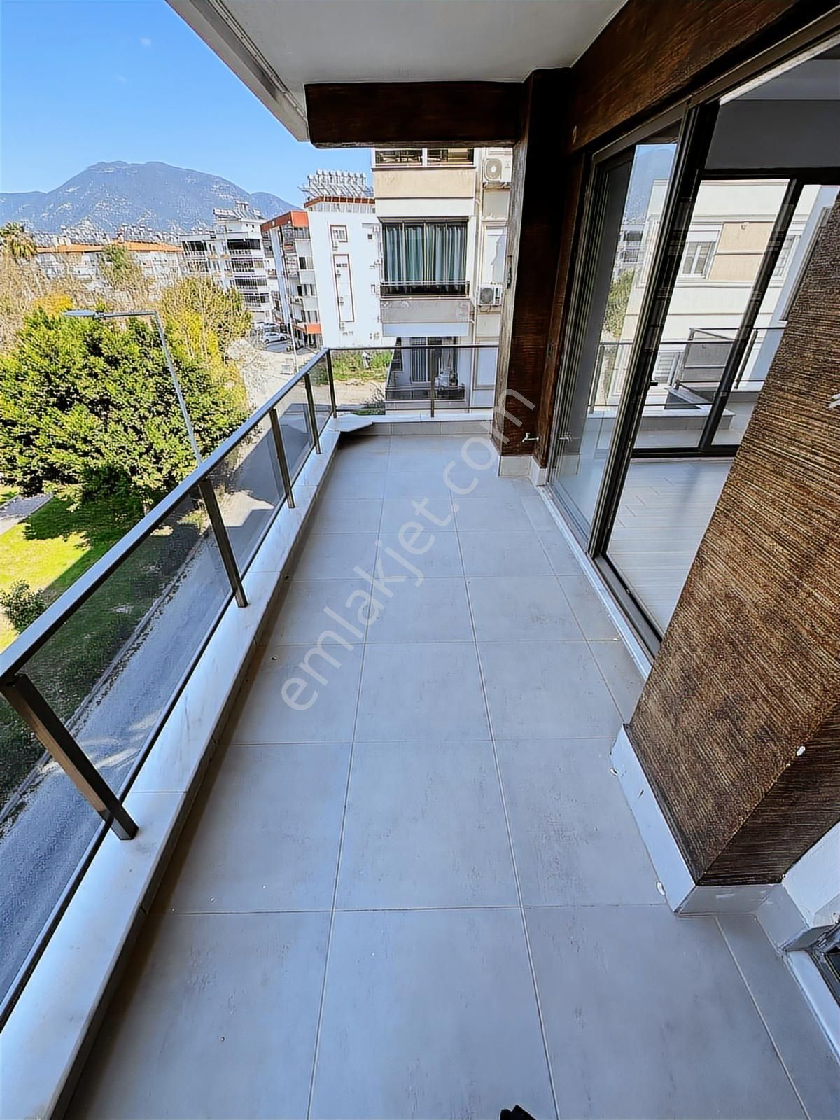 Göksu Parkı Üzerinde Çay Ve Deniz Manzaralı 3+1 Satılık Daire - Görsel 20