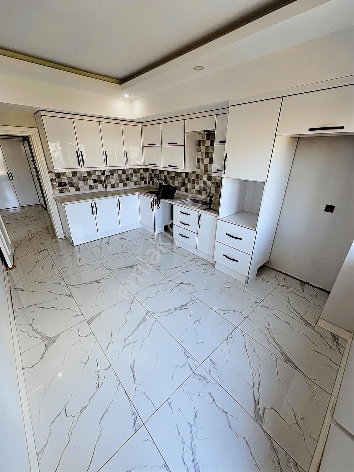 Göksu Parkı Üzerinde Çay Ve Deniz Manzaralı 3+1 Satılık Daire - Görsel 3