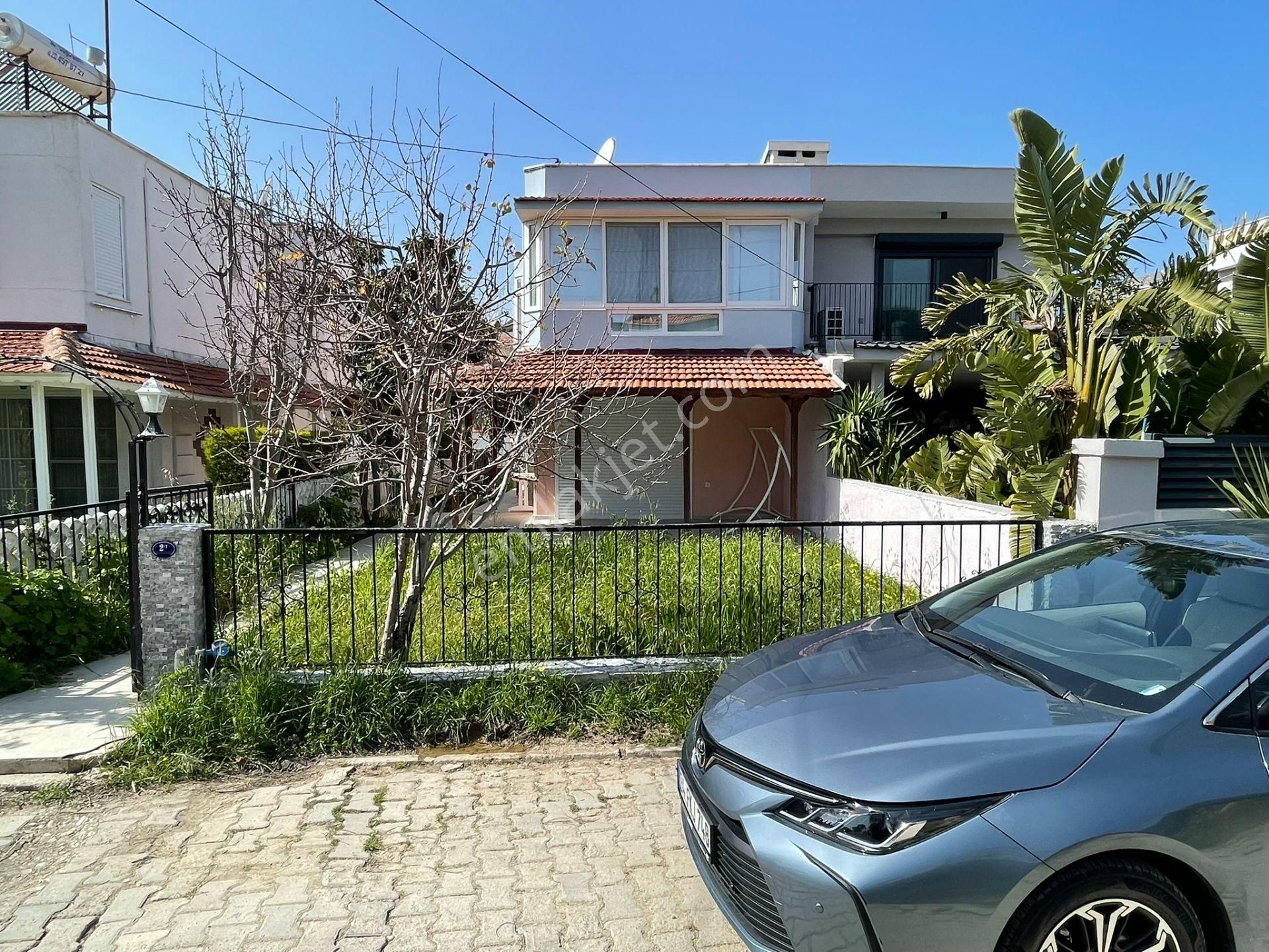 İzmir Çeşme Yalı Mahallesi Atakent Sitesinde Dubleks Villa! - Görsel 32